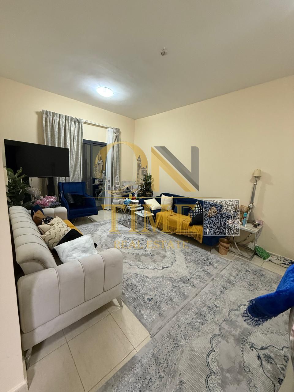 One bedroom and living room for monthly rent, including bills. Spacious area, balcony, open view.