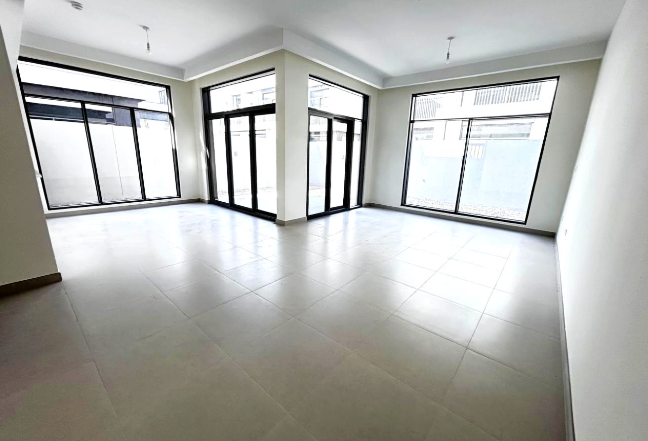PRIME LOCATION | CLOSE TO BEACH | SPACIOUS LAYOUT
