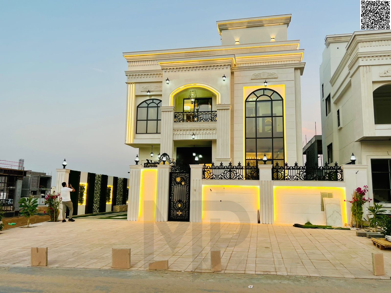 Classic villa with 6 master bedrooms, all-inclusive price including registration and ownership fees, in one of Ajman's most prestigious areas, freehol