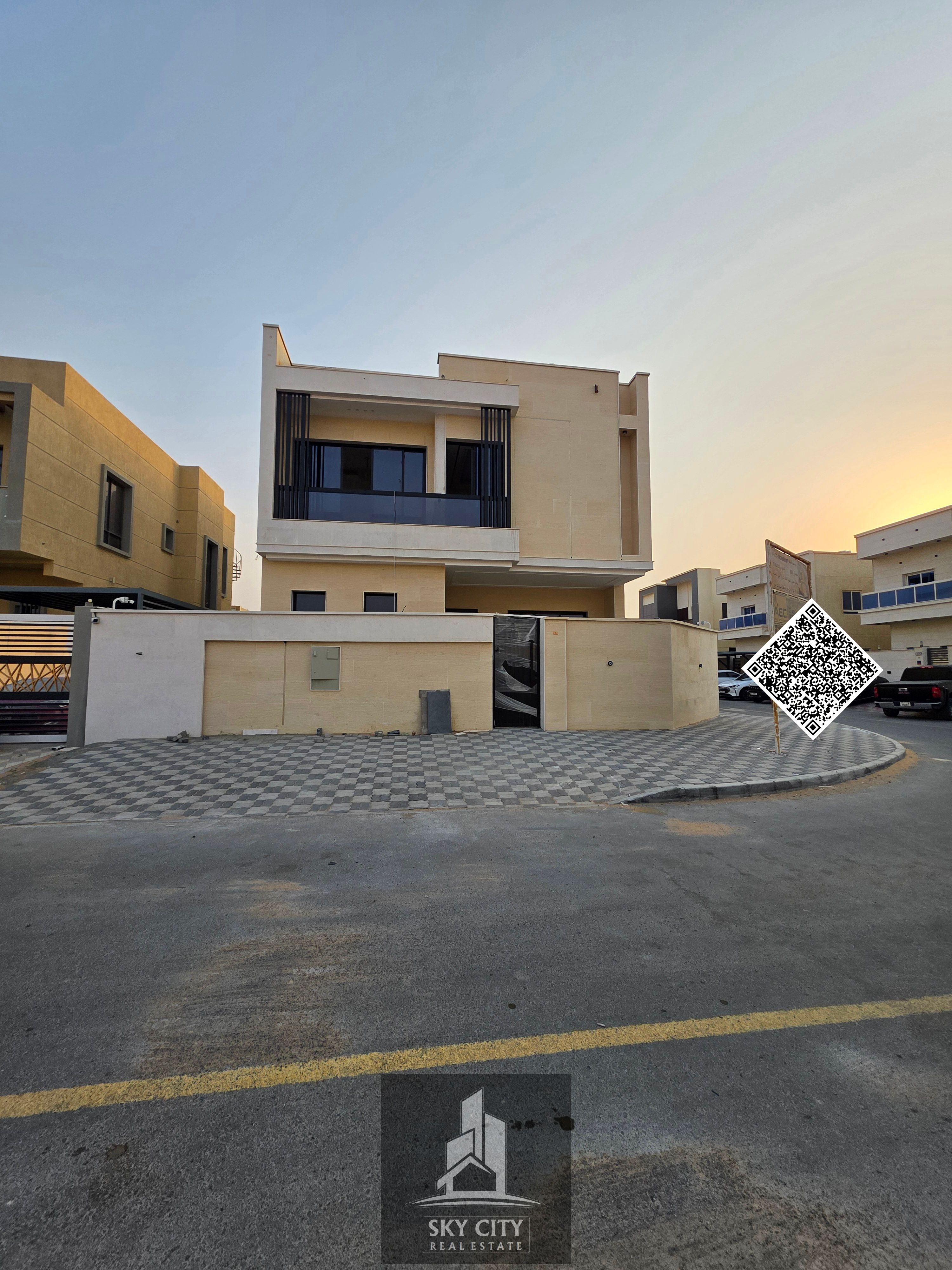 Ready-to-move-in luxury super deluxe villa opposite the park, ready to move in at a bargain price with no annual fees.