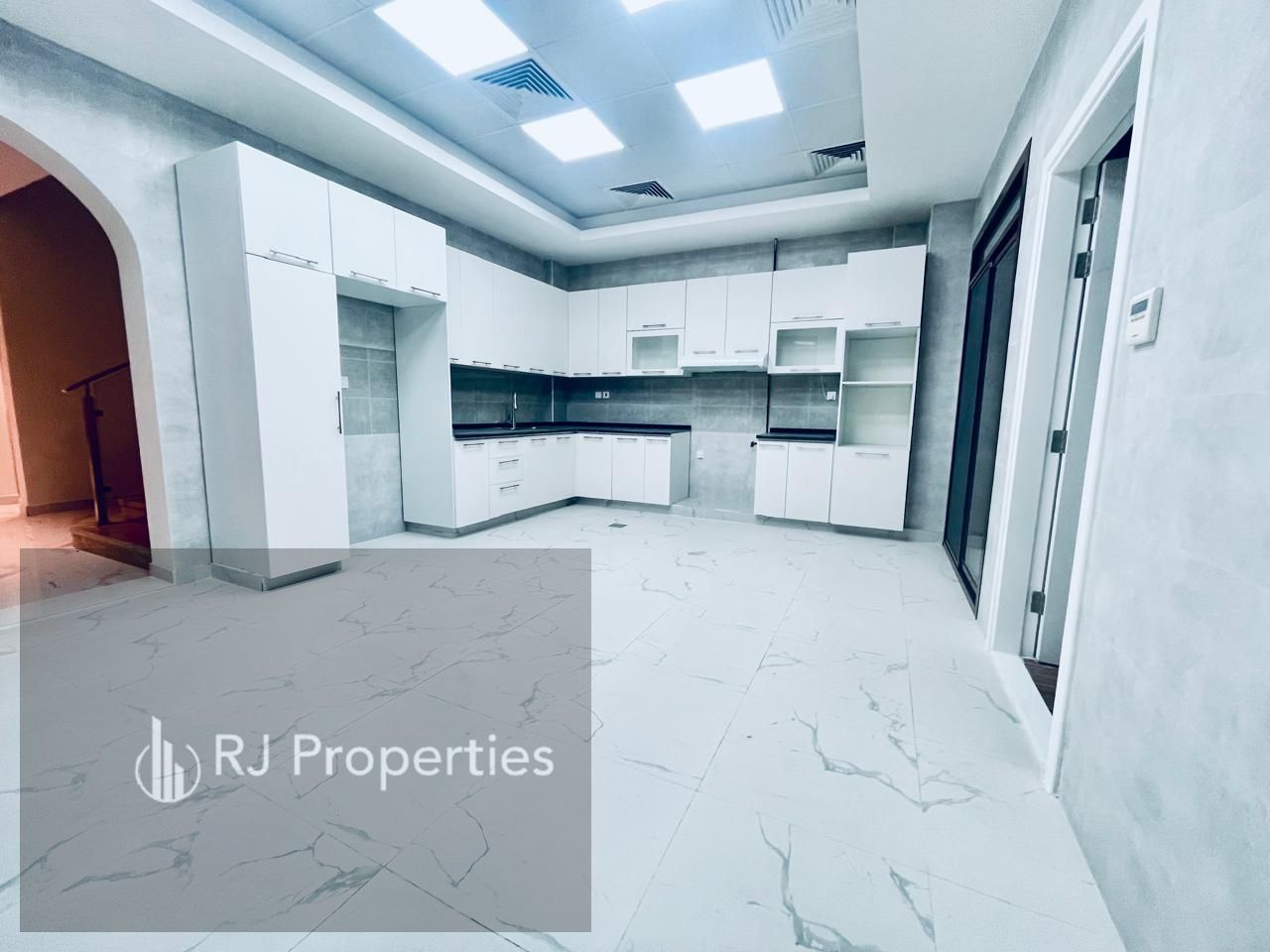 Brand New Villa Luxury Huge Spacious Villa with Tarce