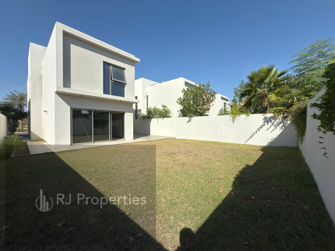 "Spacious Villa with Garden & Maid Room - Ideal Family Home"