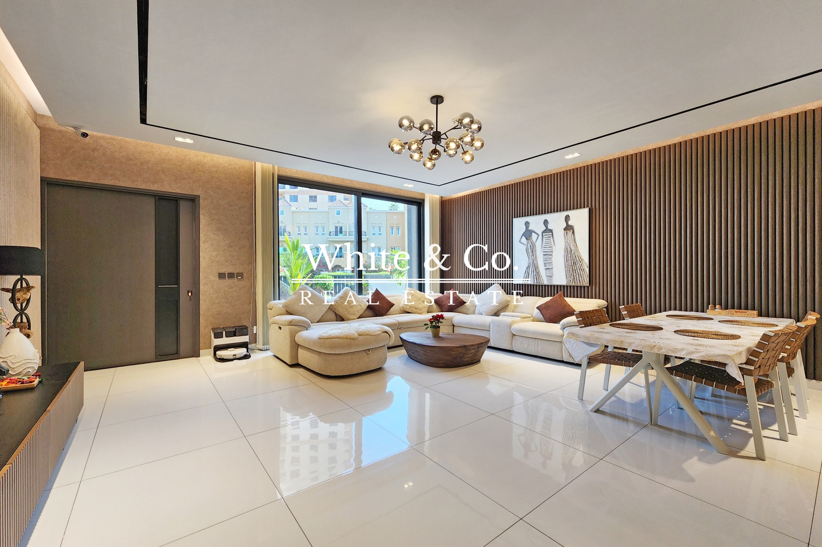 Luxury Living | Upgraded | Close to Exit.