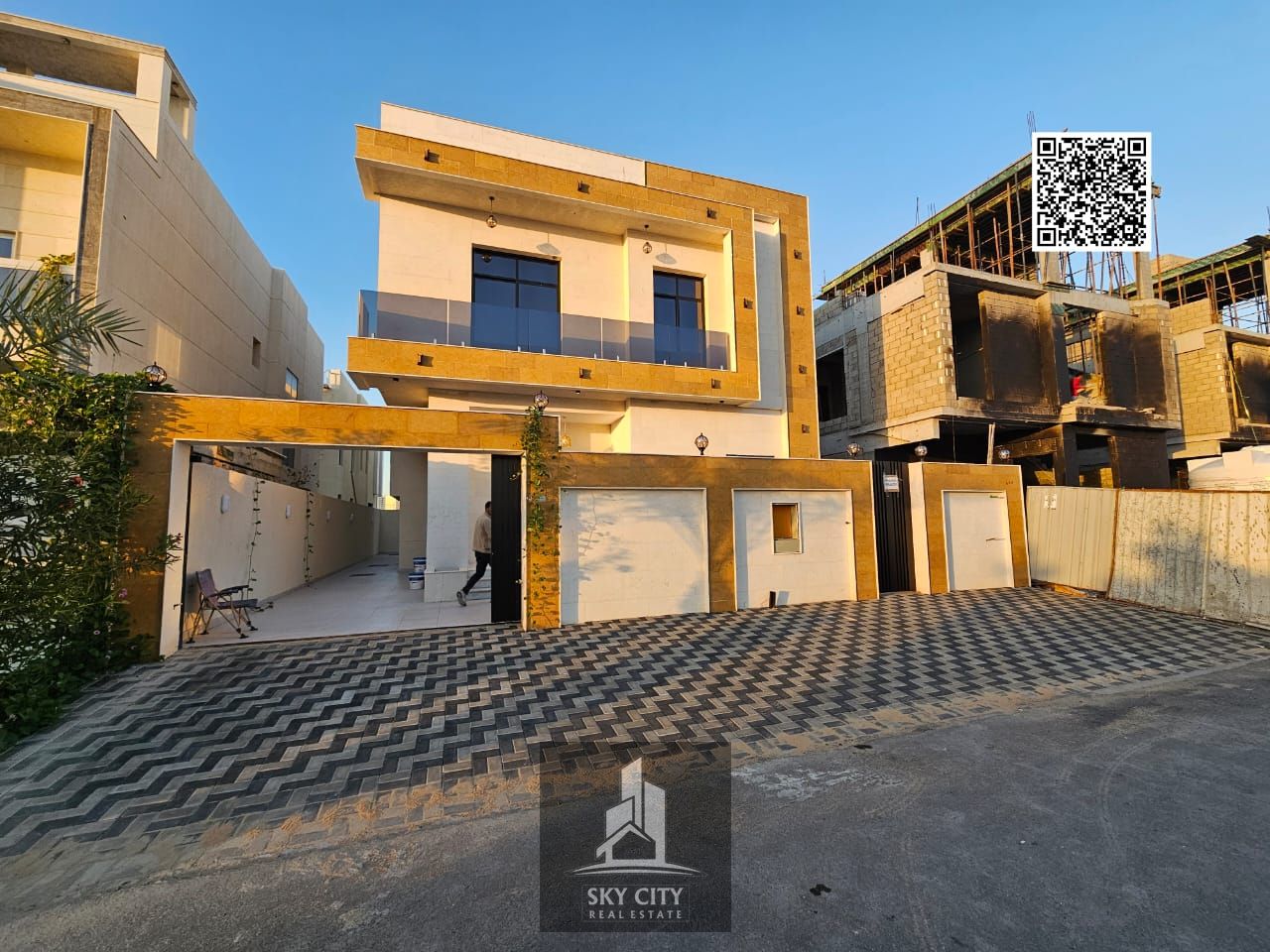 Luxury villa with a custom design, negotiable price, in a prime location in the heart of Al Yasmin, with bank financing available.
