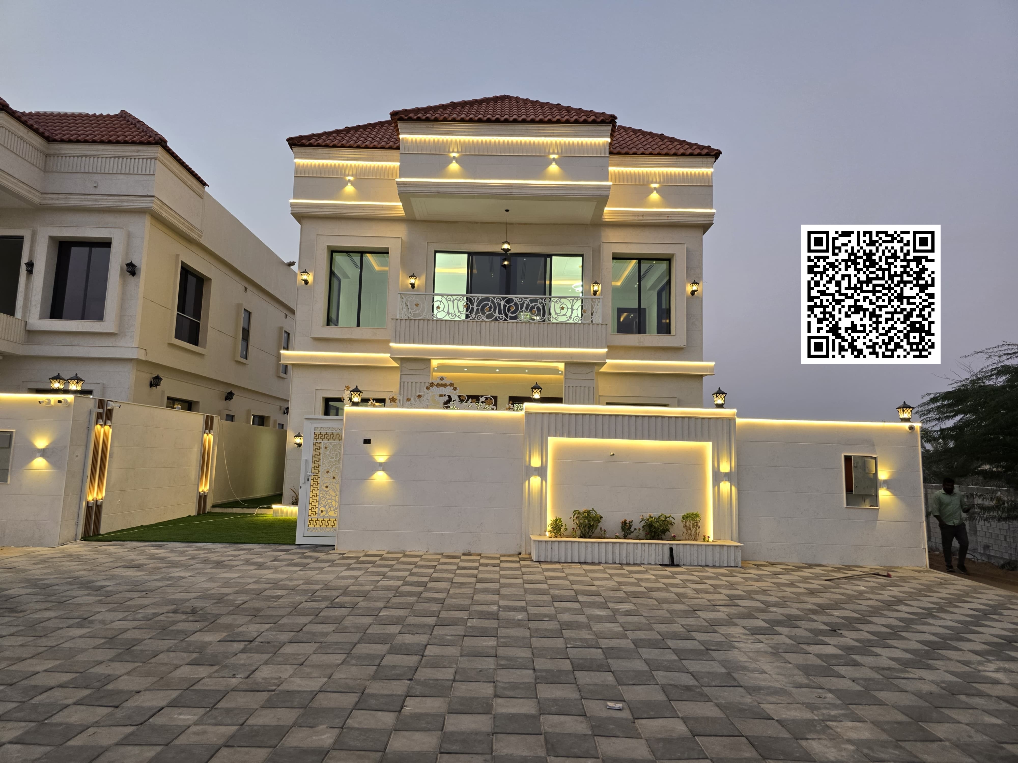 For sale: Classic villa with central air conditioning, prime location close to all services, freehold ownership.