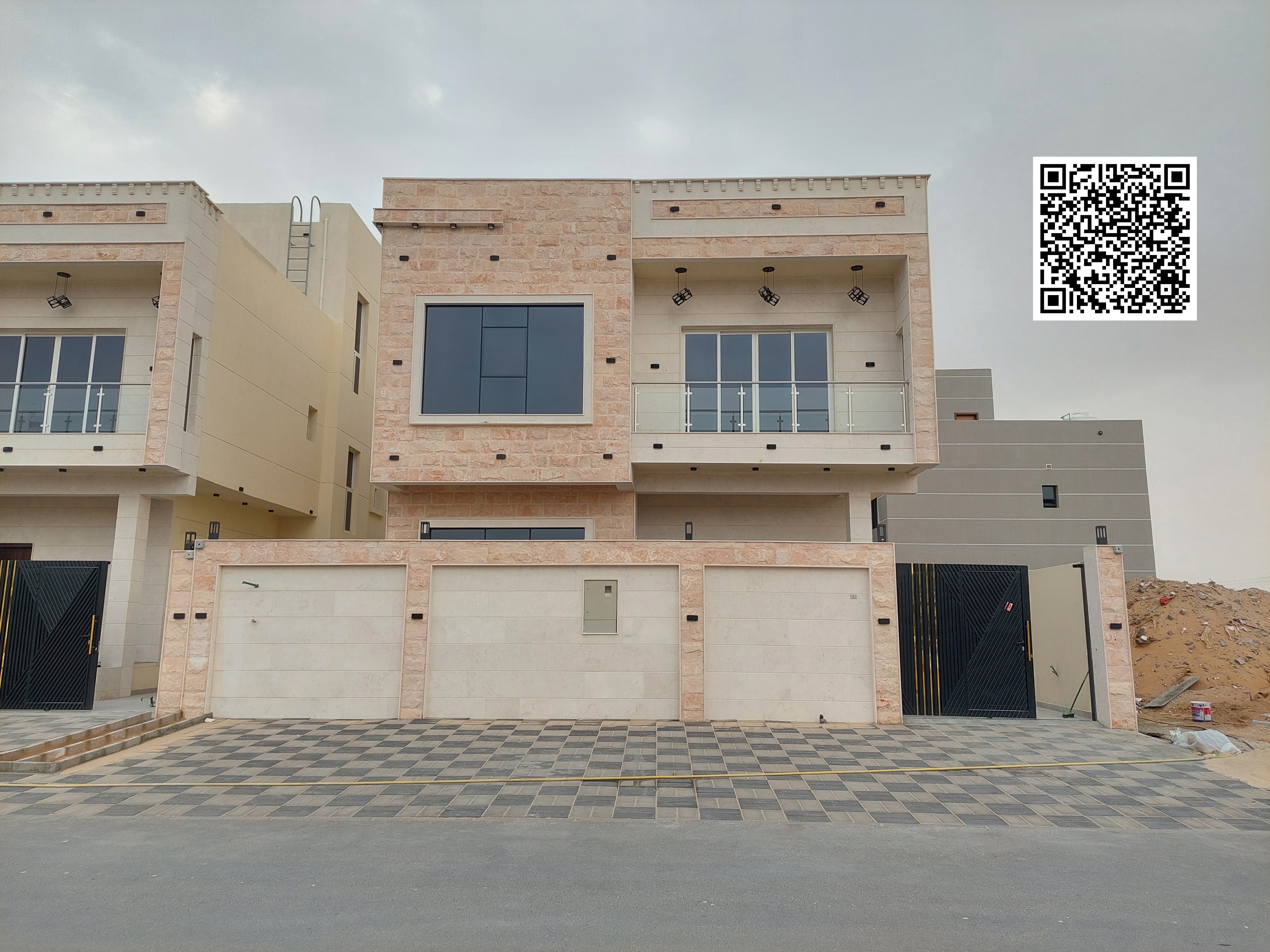 For sale, including registration fees: a modern villa with central air conditioning, freehold ownership for all nationalities.