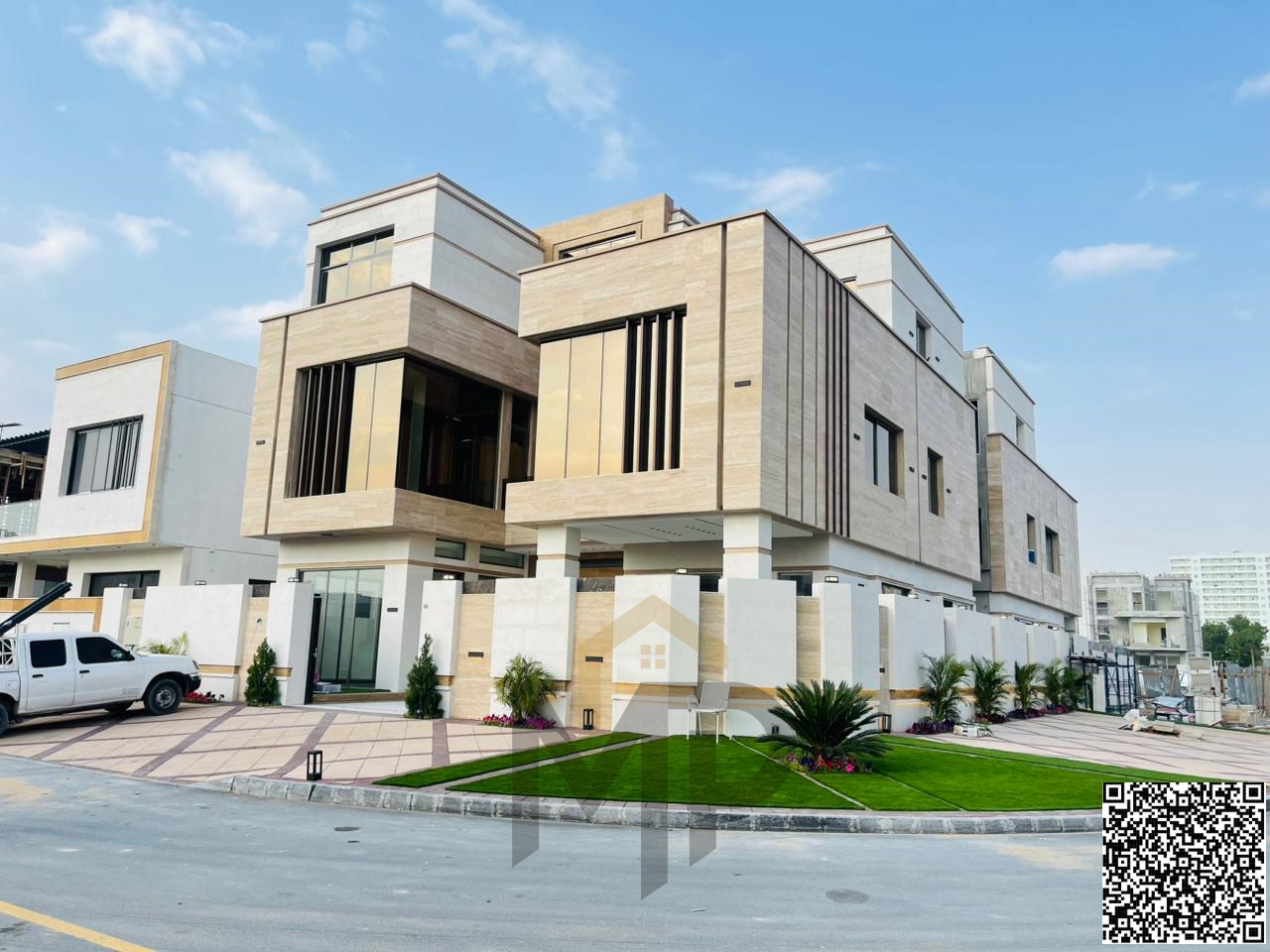Luxury corner villa with 7 bedrooms | Private pool, elevator, and rooftop terrace. Registration fees and air conditioning are included in the price. F