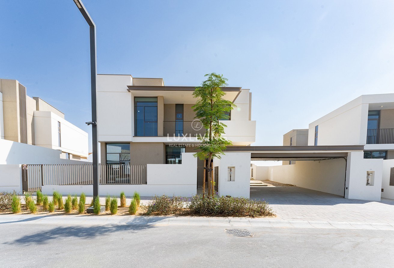 Large Plot | Near Park | Private Pool