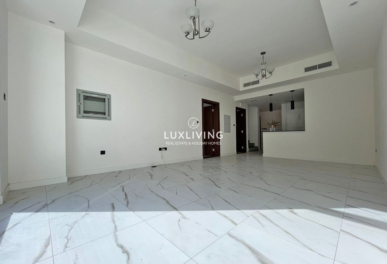 Brand New l Single Row l Spacious