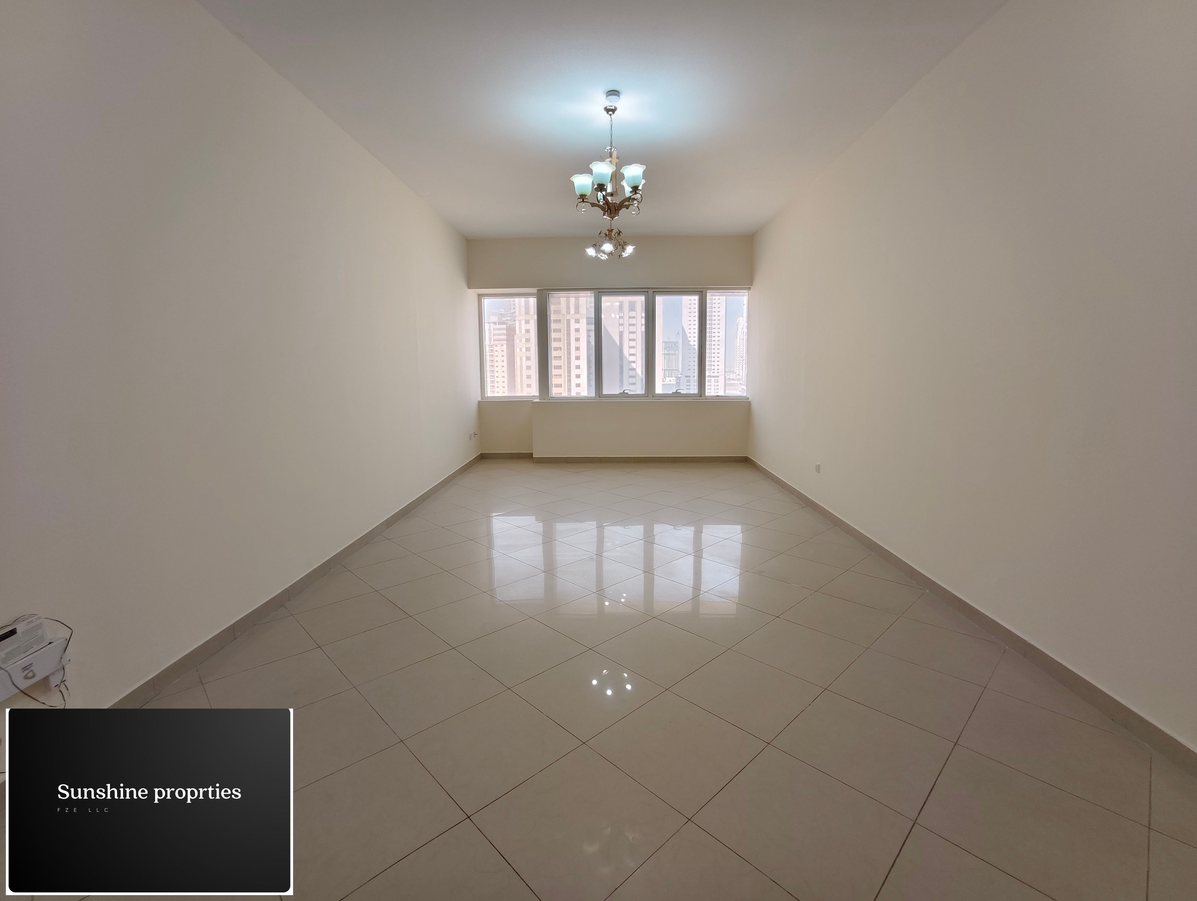 3BHK LAVISH HUGE / WITH GYM POOL/CHILLER FREE/