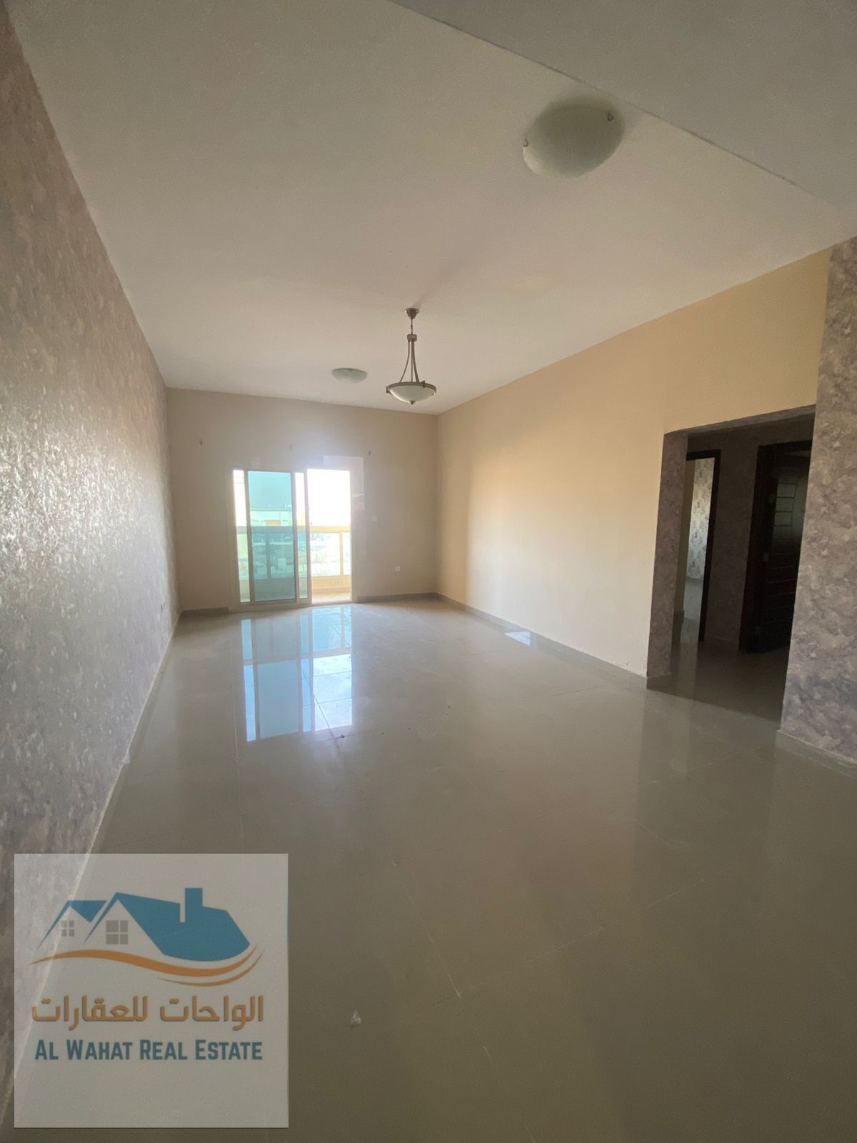 For annual rent, third occupant, ultra deluxe finishing, two bedrooms, living room, two bathrooms, balcony, two free parking, and free maintenance.