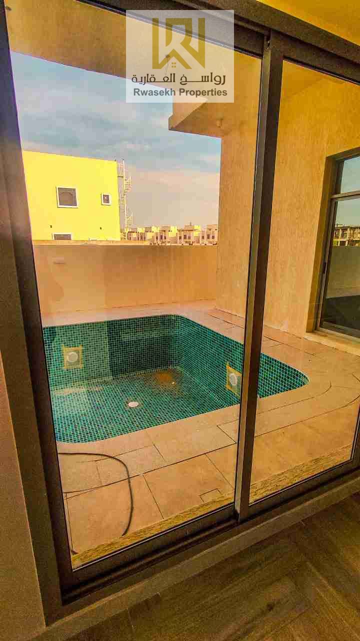 villa with 4 bedrooms + swimming pool+ roof