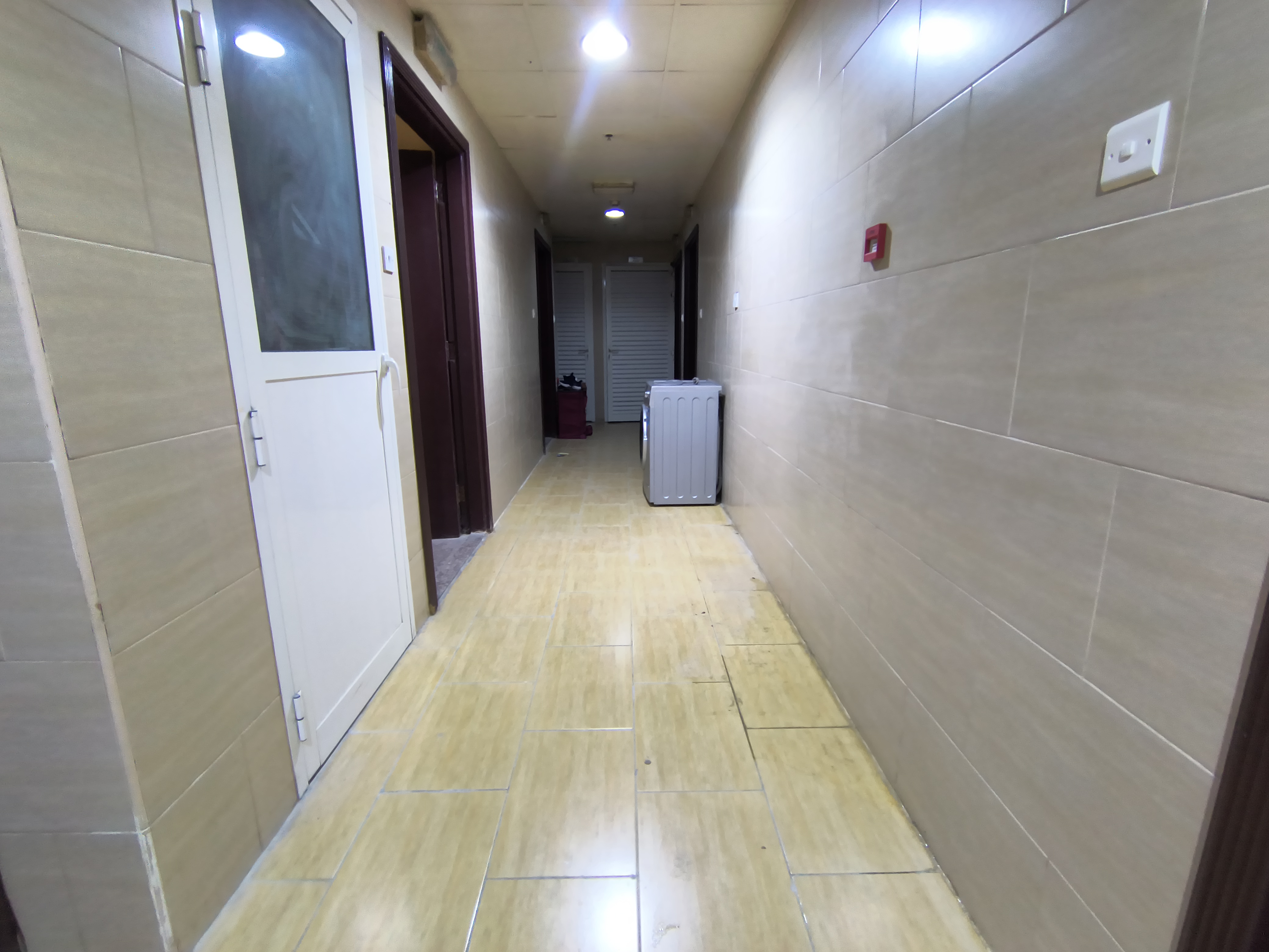 BIG SIZE STUDIO SEPARATE KITCHEN READY TO MOVE FOR FAMILIES ONLY CLOSE TO SCHOOL'S