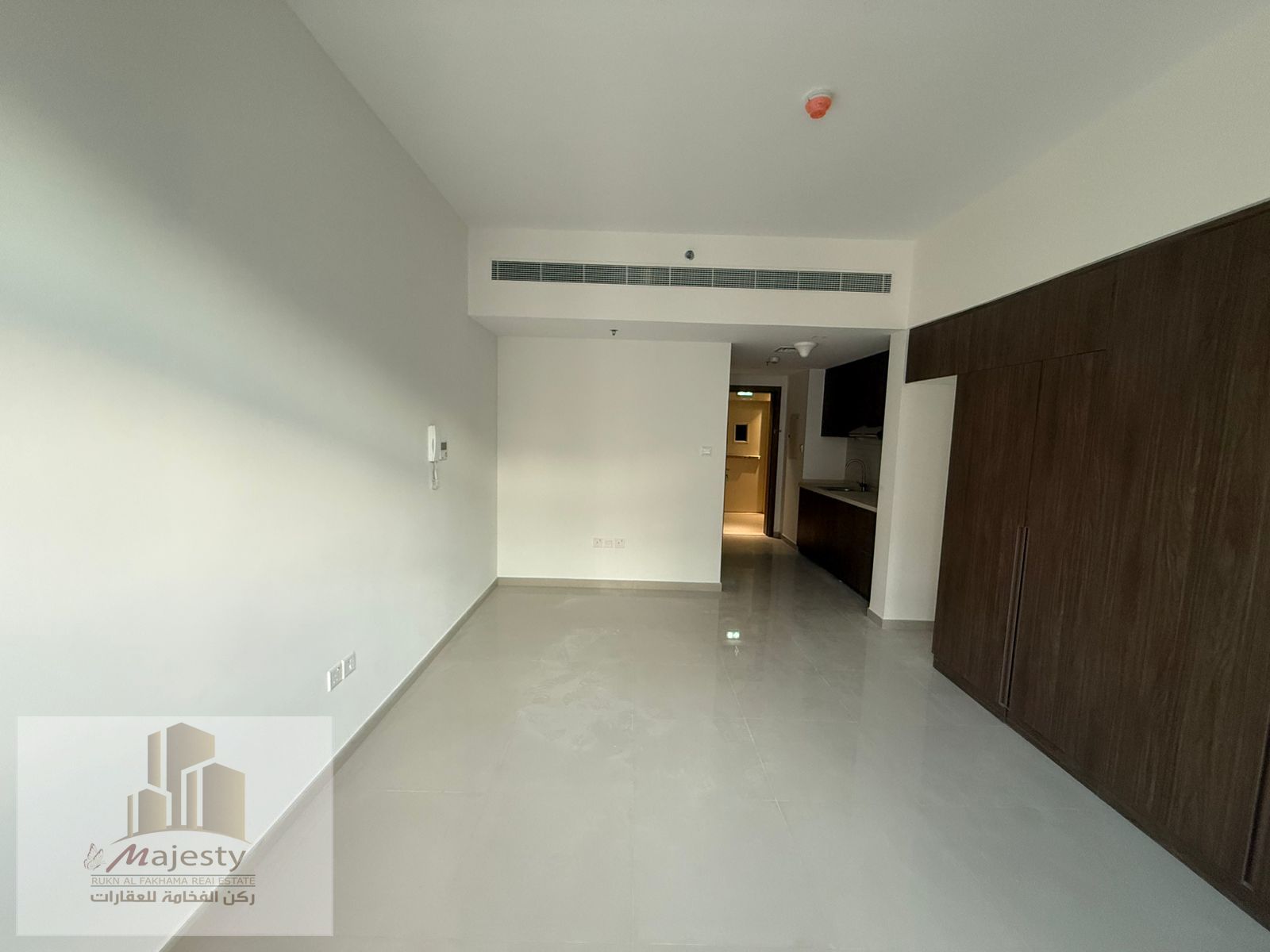 Unique studio for sale in Sharjah, Al Zahia Uptown, a upscale tourist location near the promenade and Al Zahia Center. Investment opportunity.