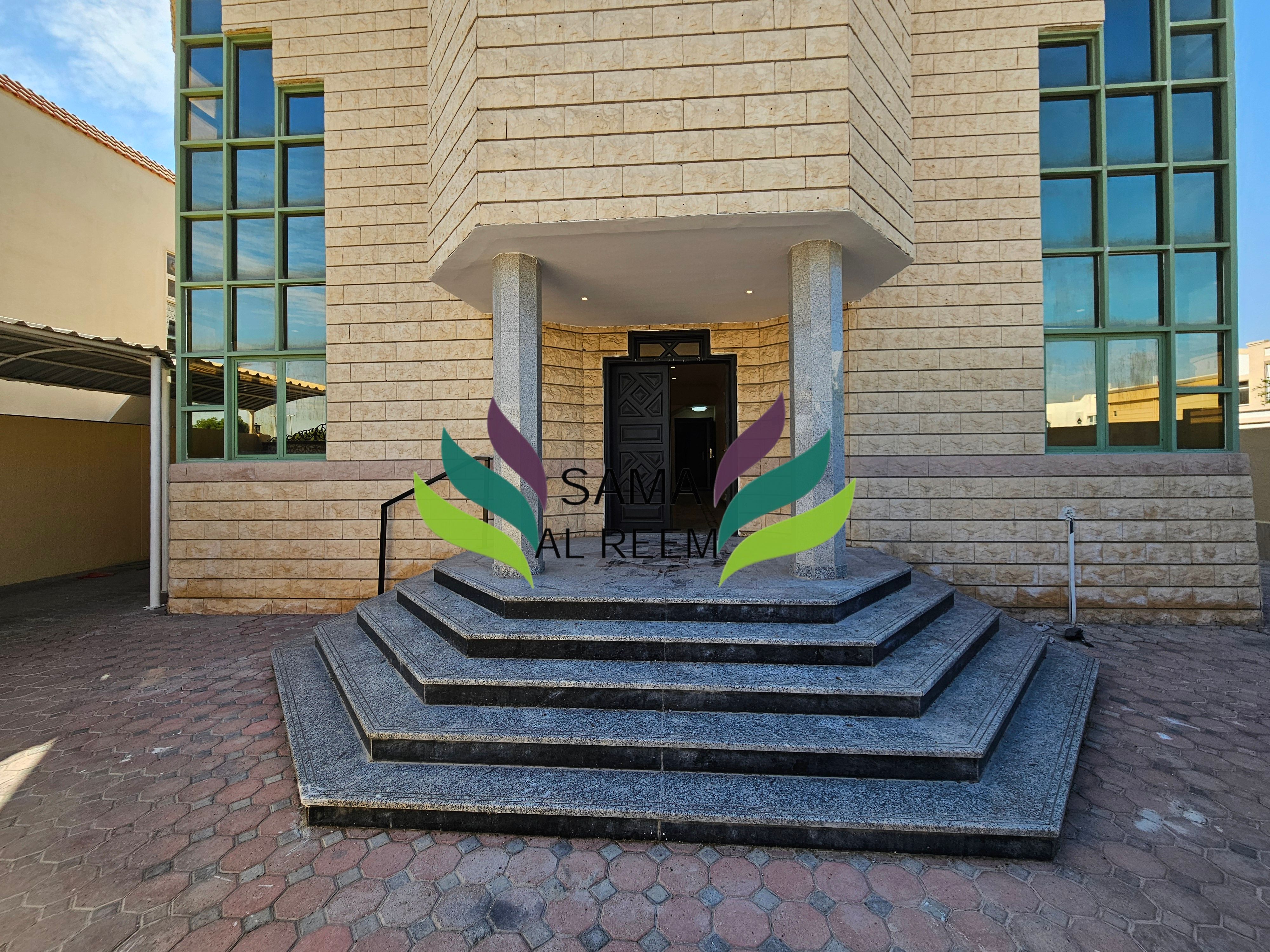 Independent 5 Bed +Maid Villa In Umm Suqeim 1