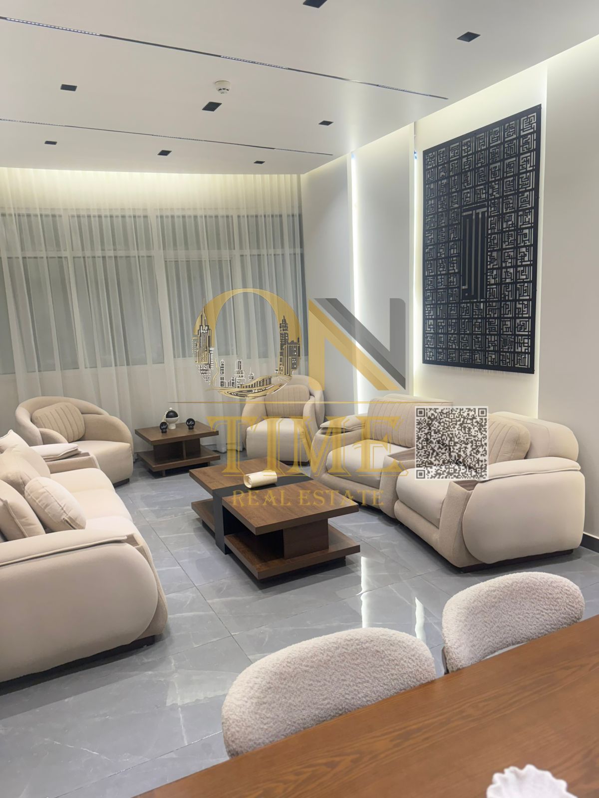 luxury and smart apartment 3BHK+4wash room+maids room for sale low price with parking