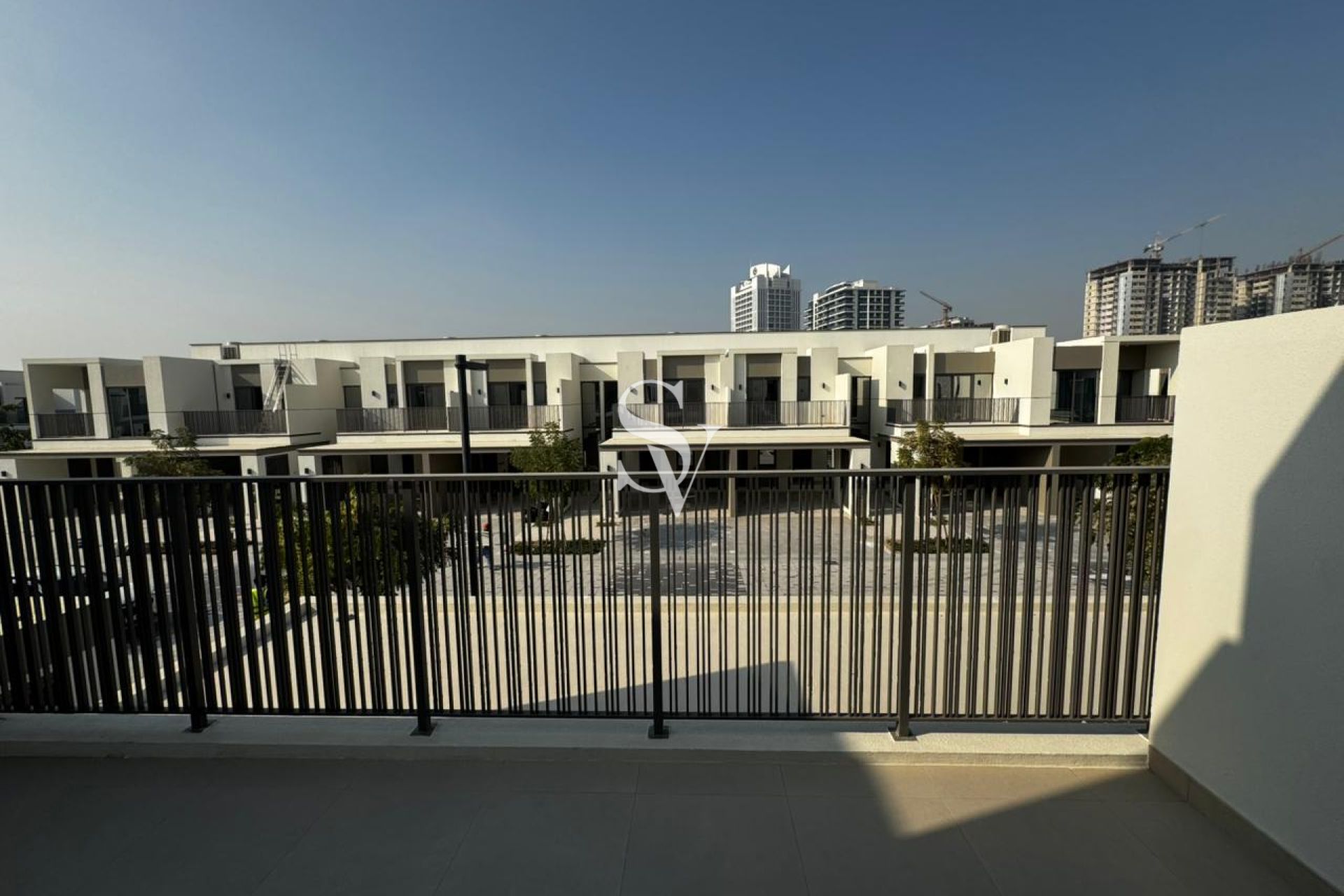 Single Row | Upgraded | Near To Amenities