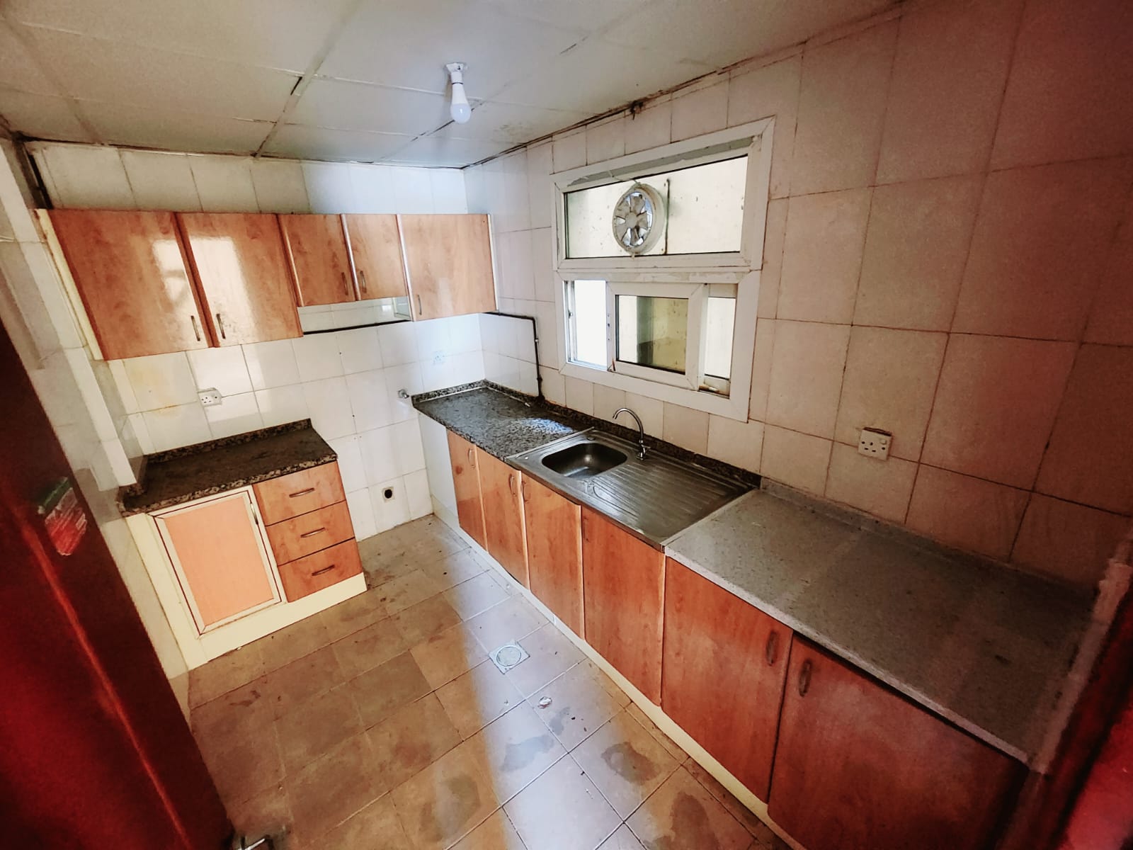 1 BHK available near madina shopping cantar fully family building Call Ahsan Ali