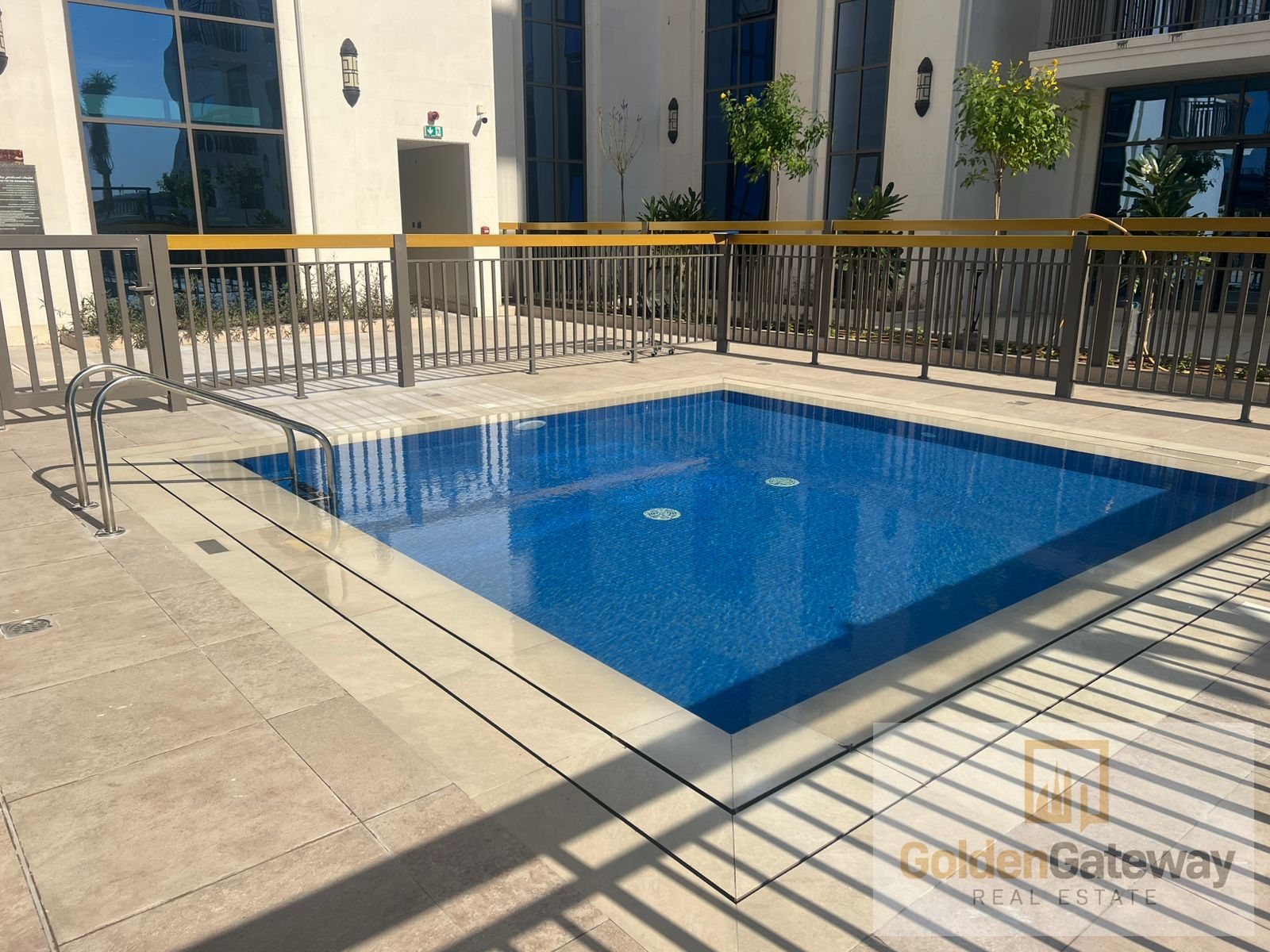 Avenue Residence 5: Elegant 2 BR Apartment in