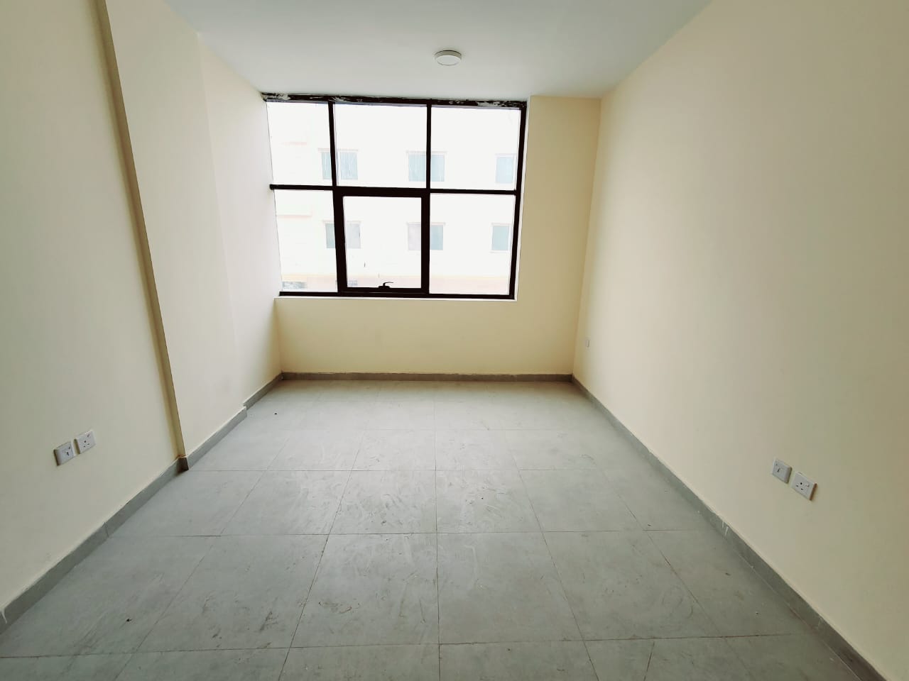 Brand New building 1 BHK available fully family building near madina shopping cantar call Ahsan Ali