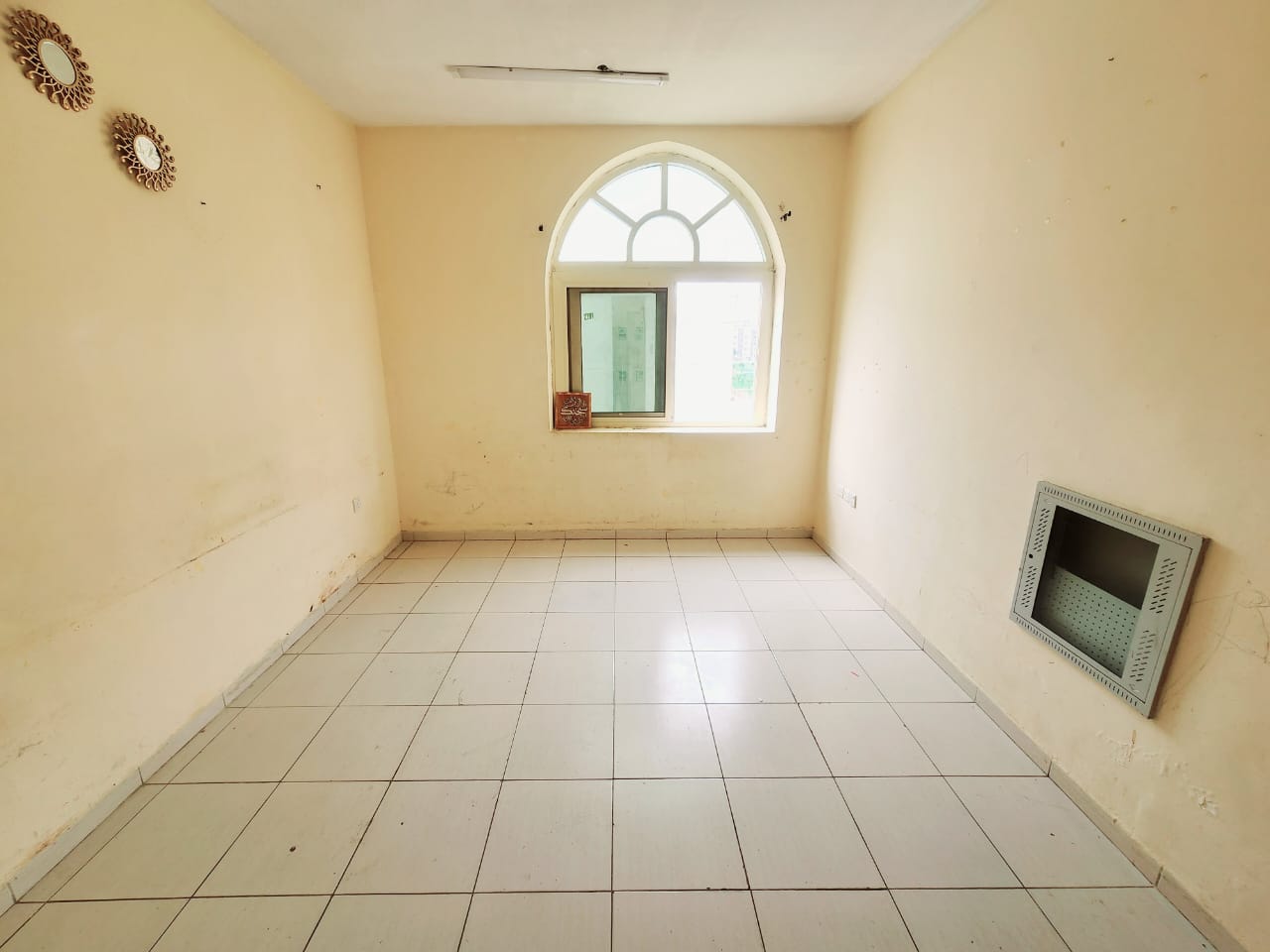 Amazing offer 1 BHK available fully family building near madina shopping cantar only 28k in Muwailha Sharjah Call Ahsan Ali