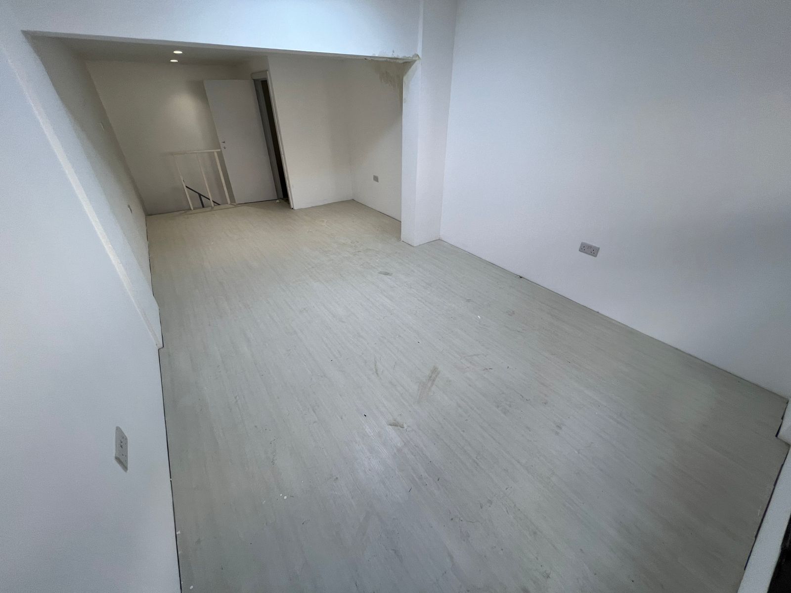Spacious two-story shop. Start your success now, second row from the Corniche.
