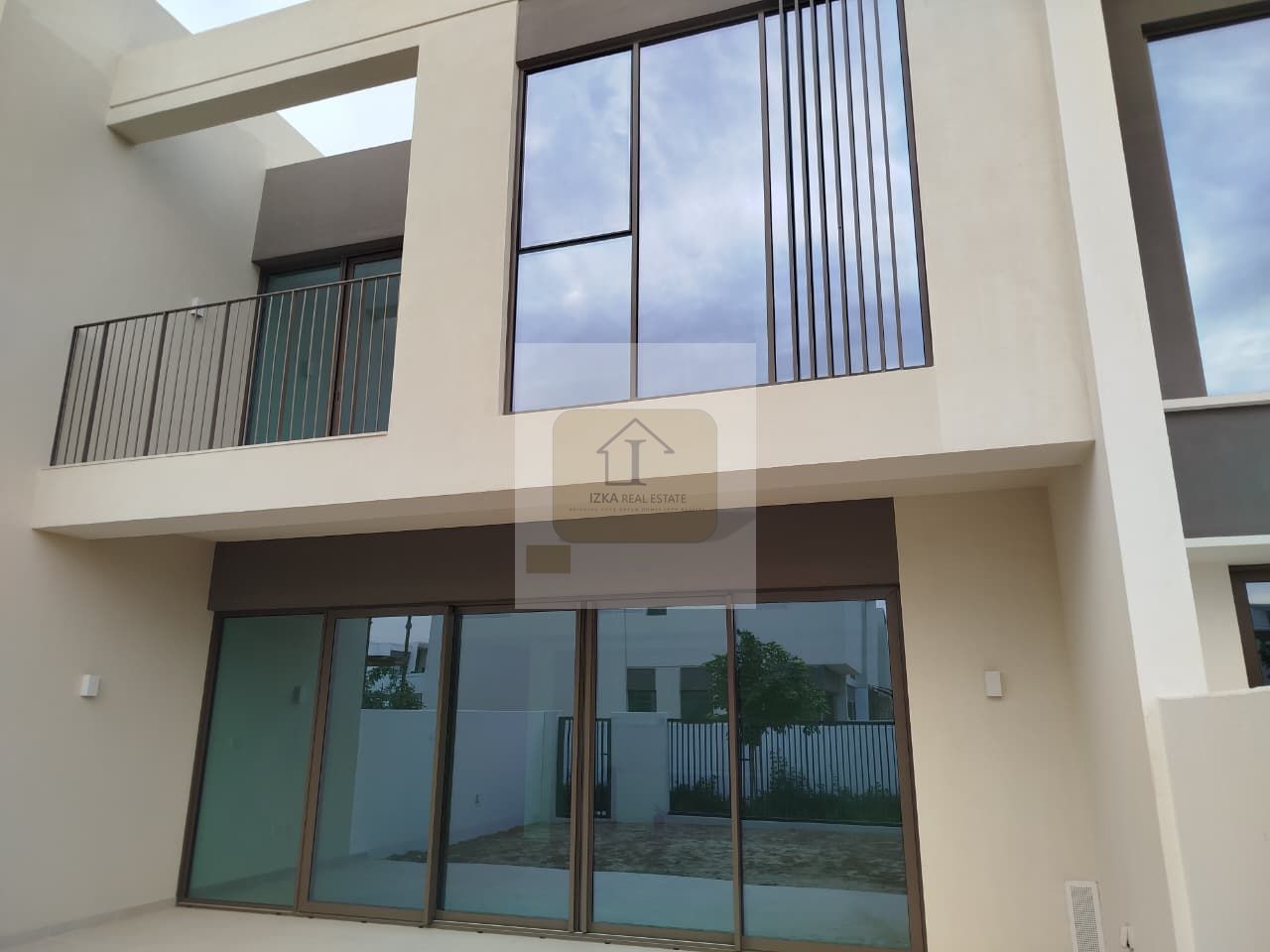 Ready to Move in / Close to pool and park / 3 BR