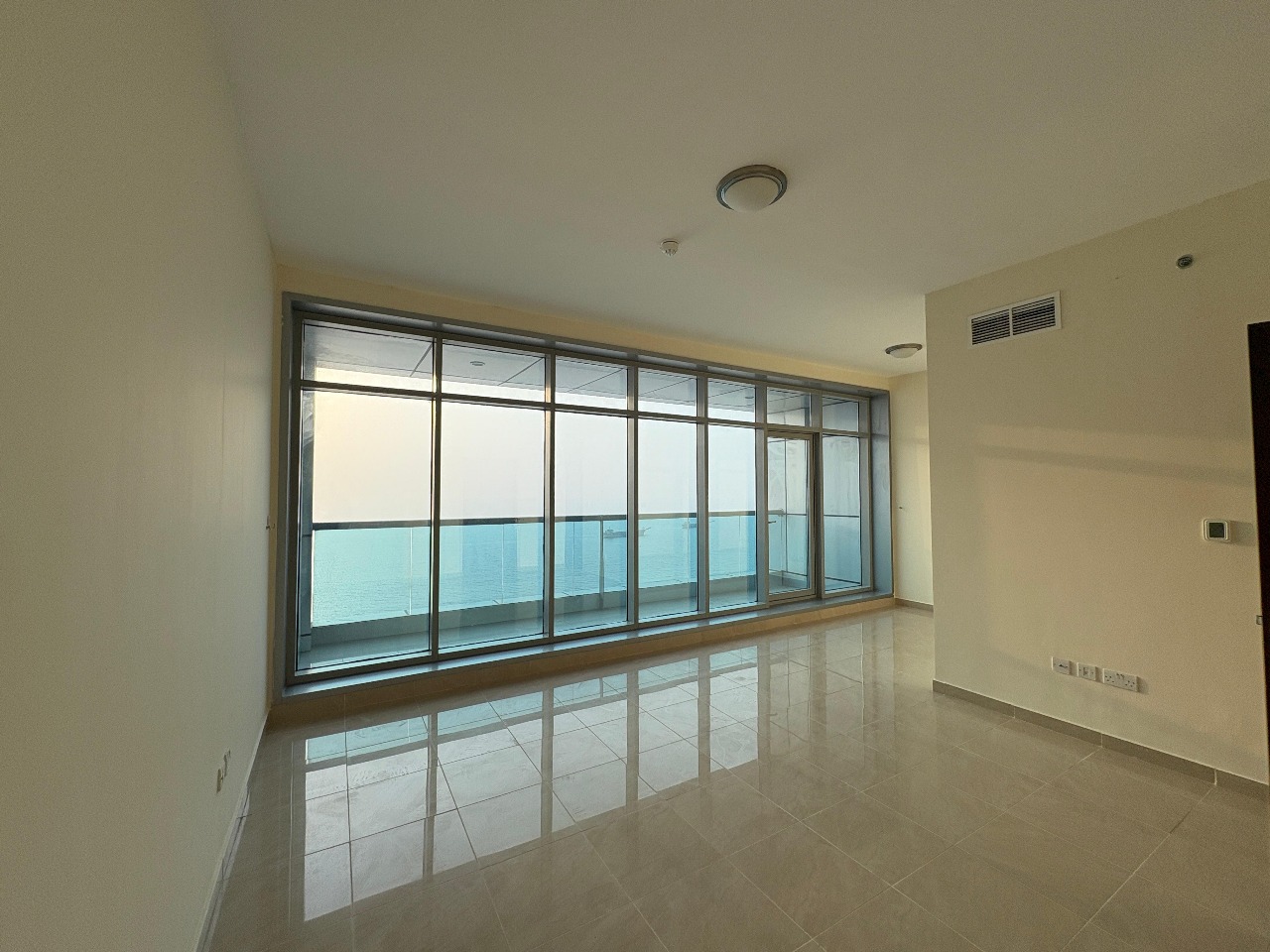 A special opportunity for those with refined taste only — Freehold ownership of a 3-bedroom apartment with full sea view