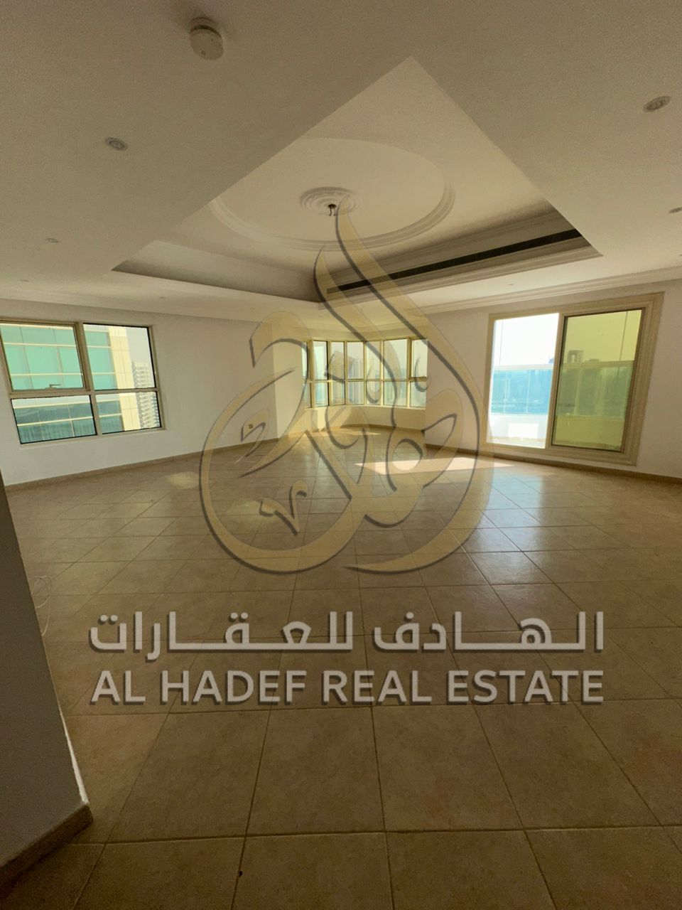 For rent in Sharjah - Al Khan, a 3-bedroom apartment with a hall, storage room and hallway, 4 bathrooms, balcony, very large spaces.