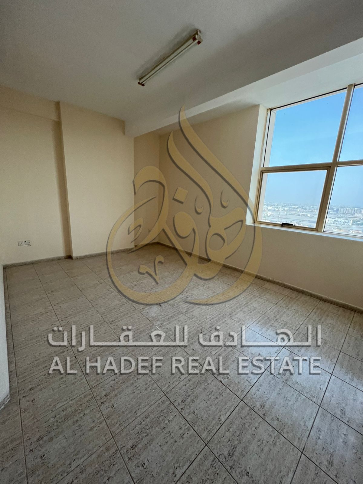 For rent in Sharjah – Al Majaz 2 (Jamal Abdul Nasser Street): One-bedroom apartment in a prime location