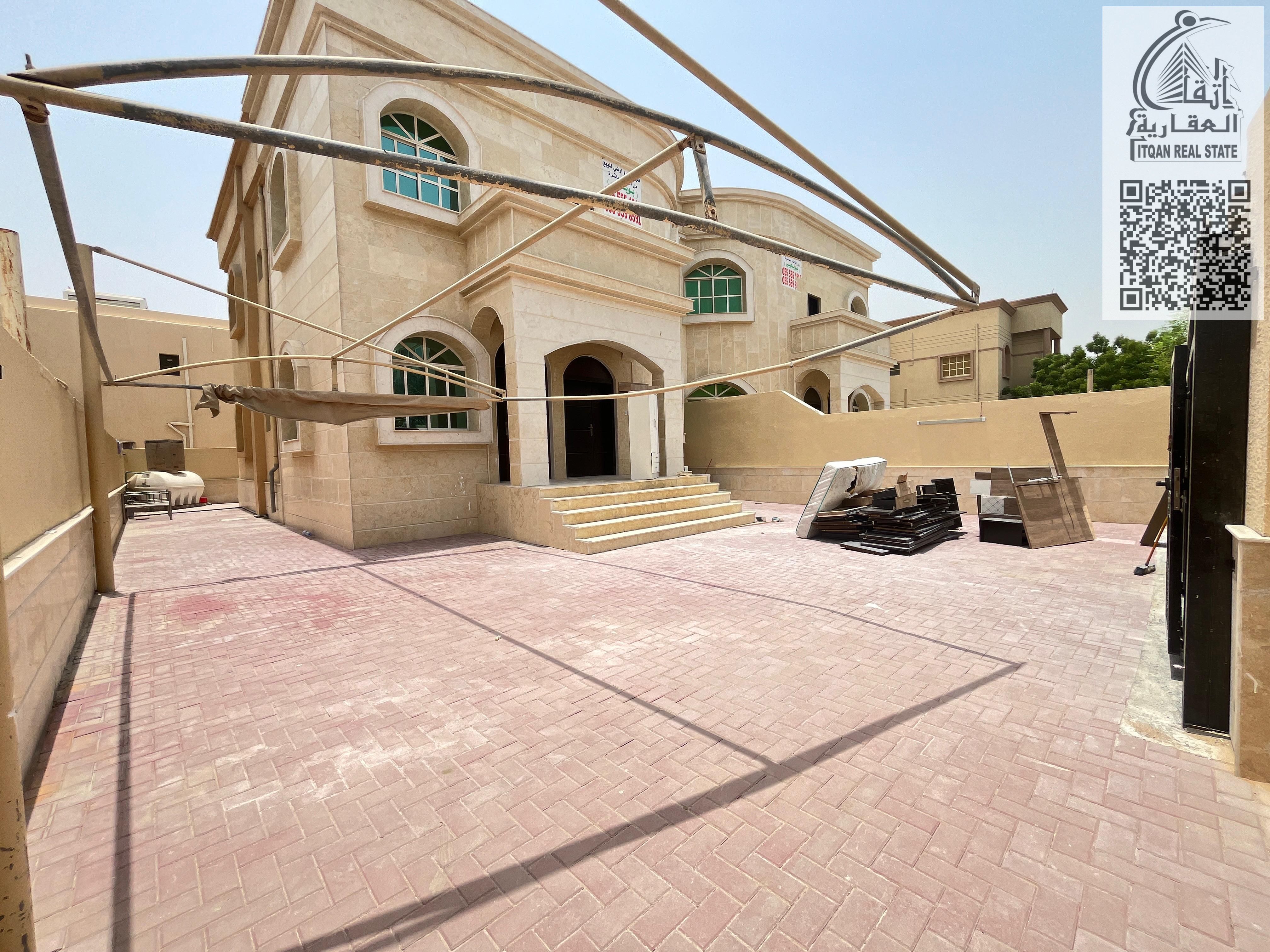 Villa for rent in Al Muweihat, Emirati electricity, excellent location close to all services, spacious areas with large outdoor parking.