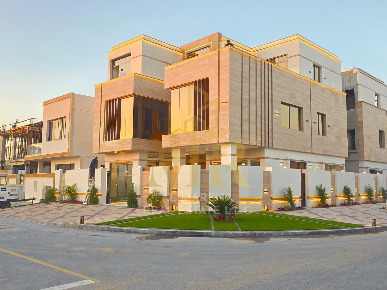 Luxury Villa for Sale in Al Yasmin District Location: Al Yasmin District – Directly behind Al Hamadiyah Park Corner villa in a prime and quiet location