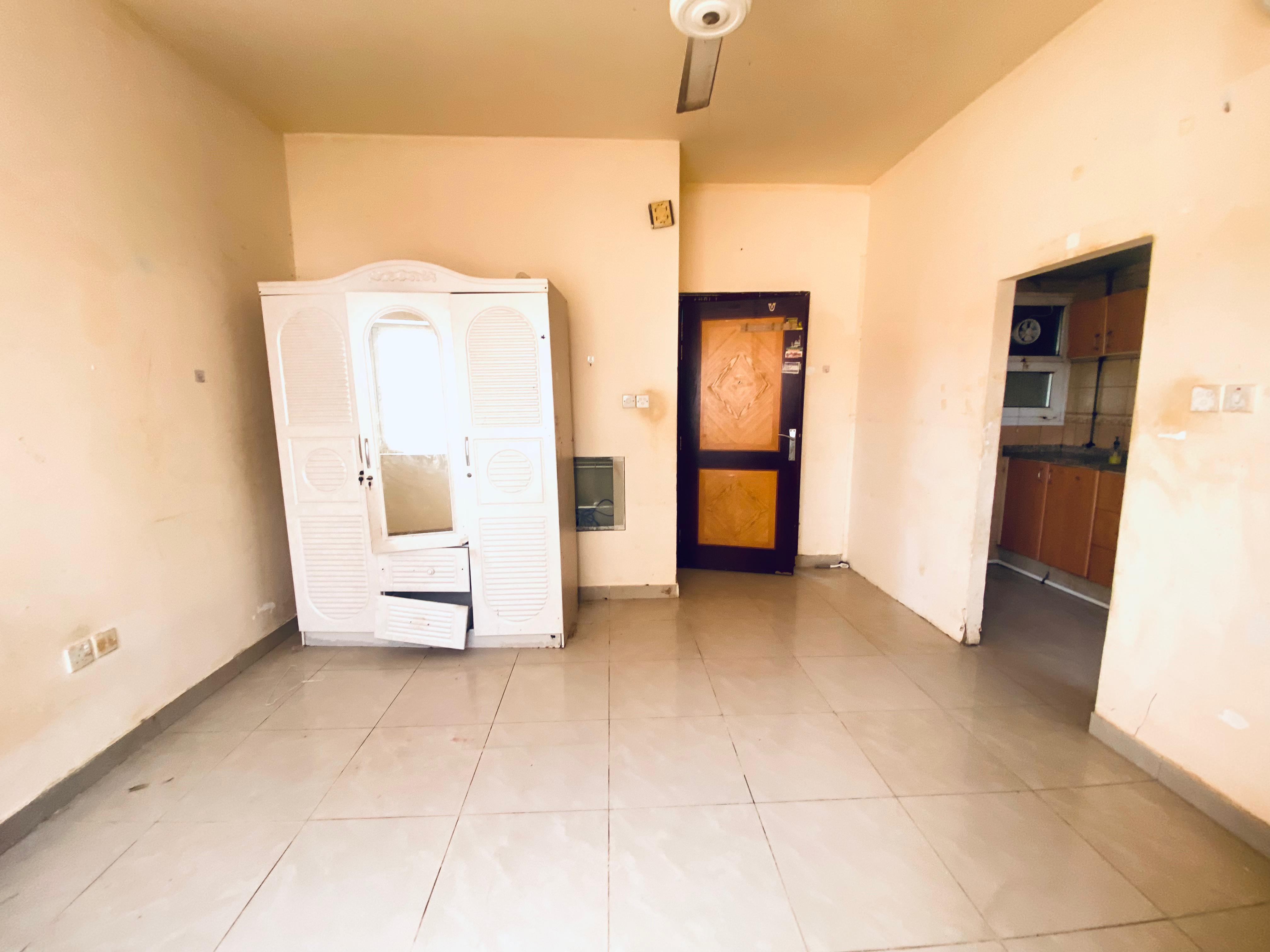 Luxury Big size saprt kitchen studio 19k available