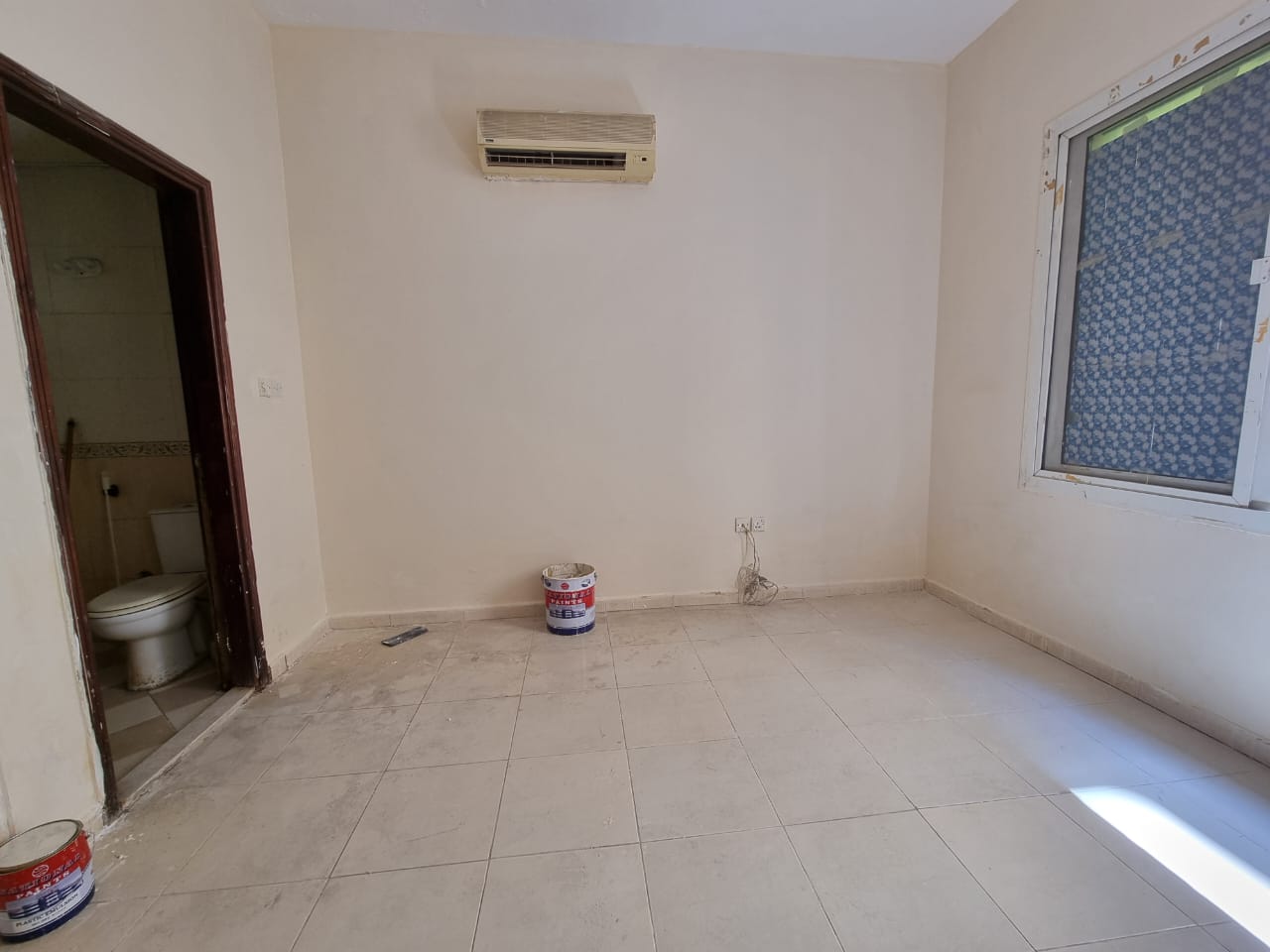 Lavish Studio very cheap Price|~ Family building|| available in 18k