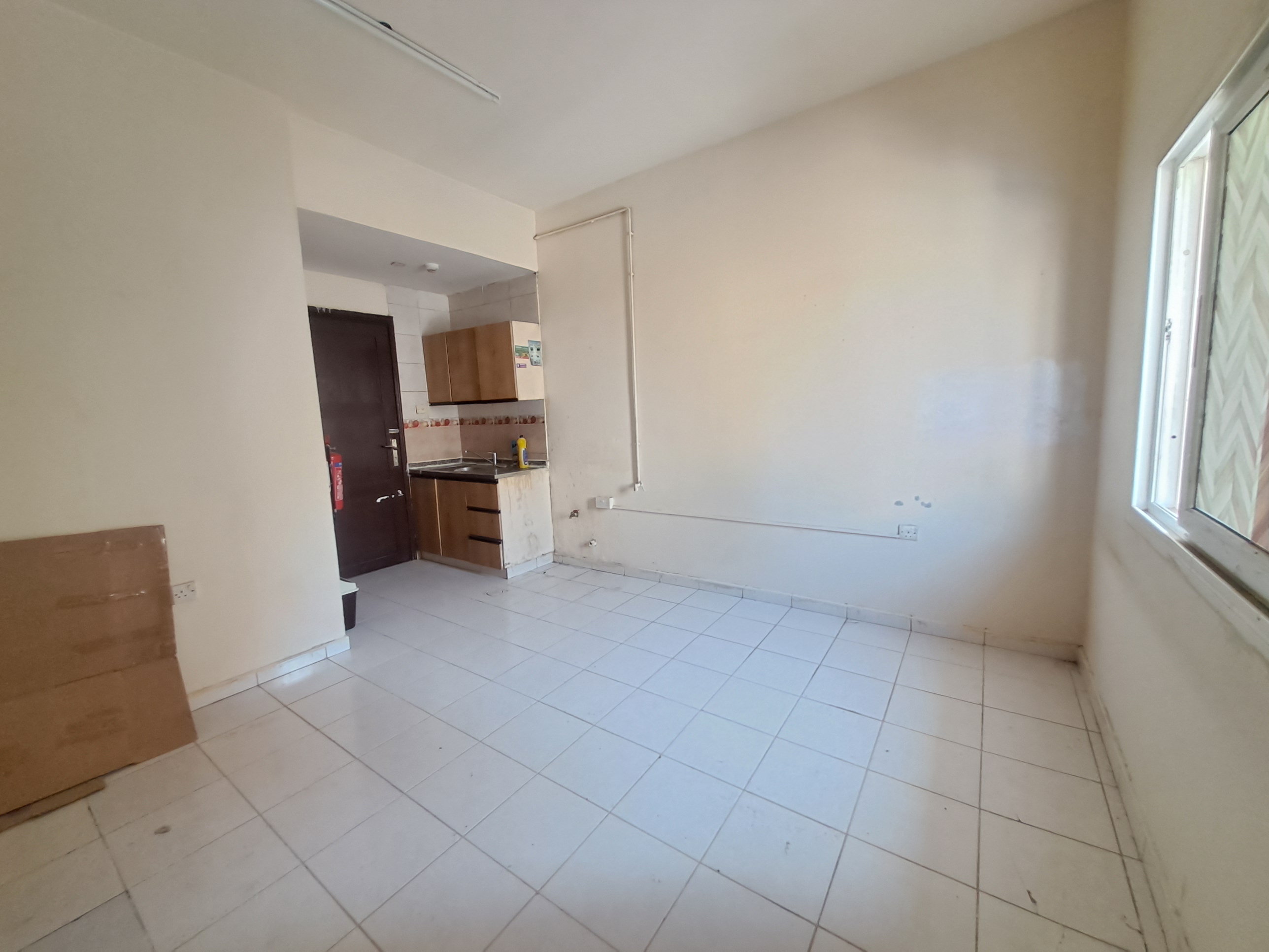 Separate kitchen studio just in 19k ready to move