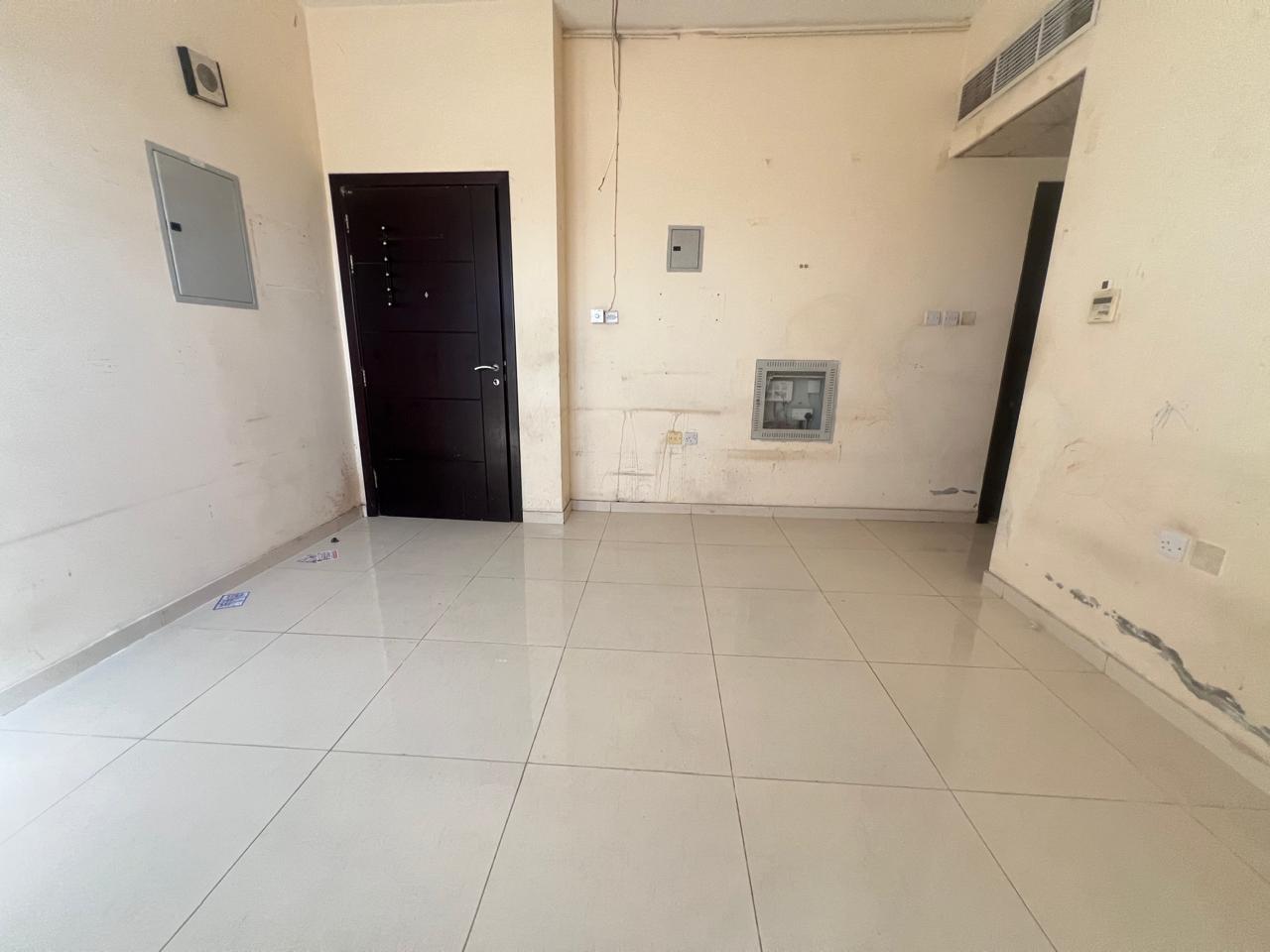 Near To Safari Mall//Full Sunlight//1Bhk With 2 Bathroom full Family Building Cal To Ali Bhatti?