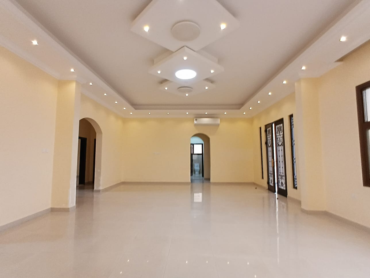 Huge offer 7 badroom villa with maid room and wardrobe in al rehmania price 150k 2 cheque