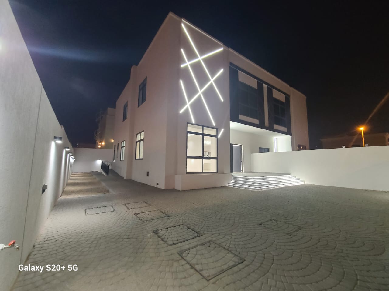 Brand new 5 badroom villa with maid room and central ac in al tayy sharjah price 150k