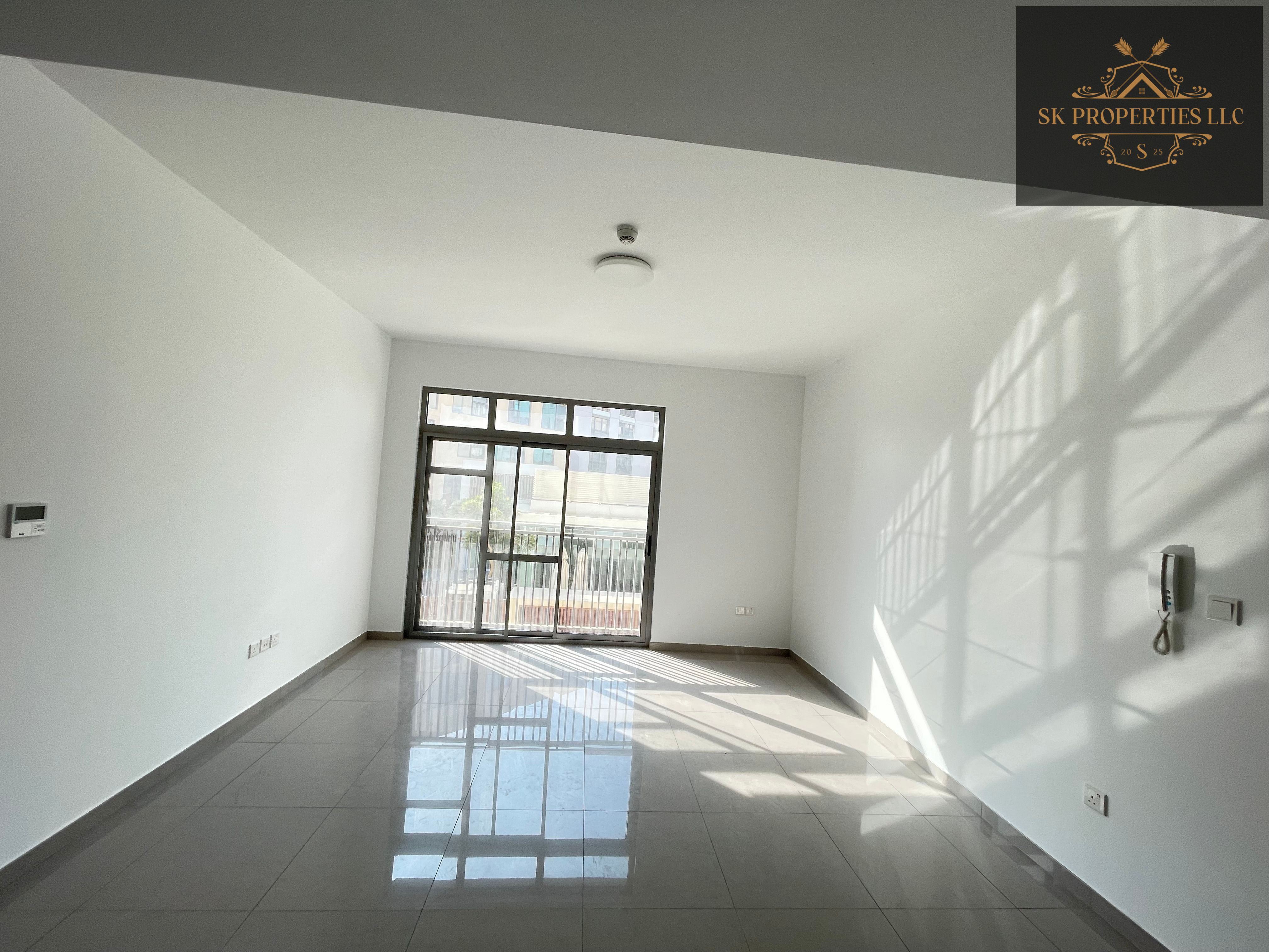 Modern luxury 1 bedroom apartment prime location pool view gym with children pool family friendly atmosphere balcony covered parking