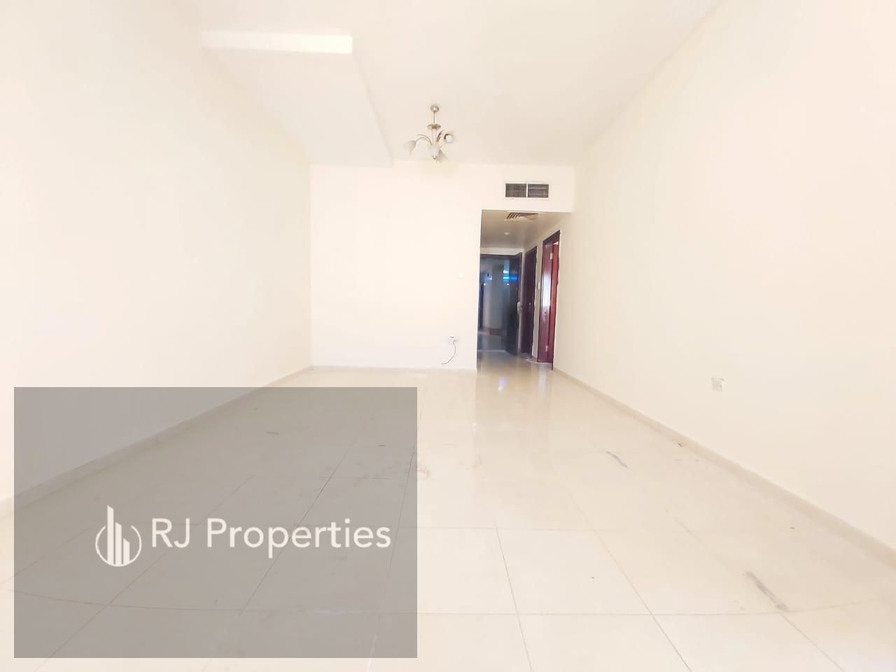 Luxury Huje Spacious Appartment Muwaileh park street affordable price