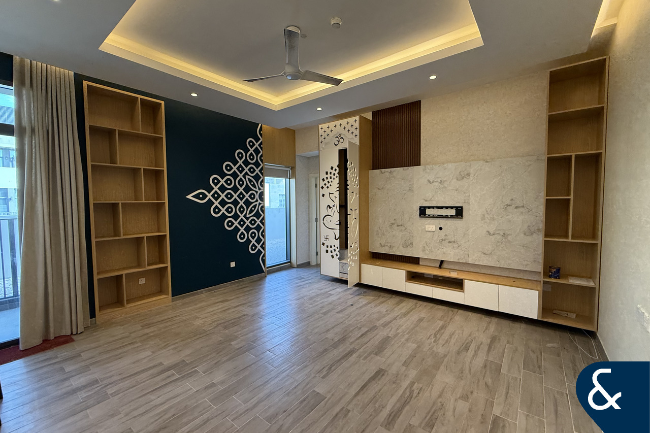 Ellington | Large Layout | Vacant | 2 Beds