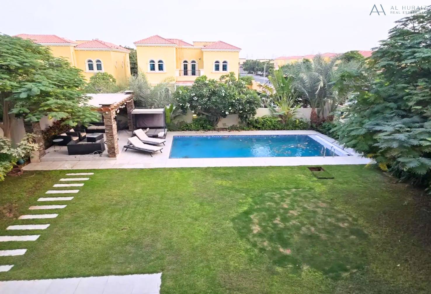 Large Plot | Vacant | Private Pool