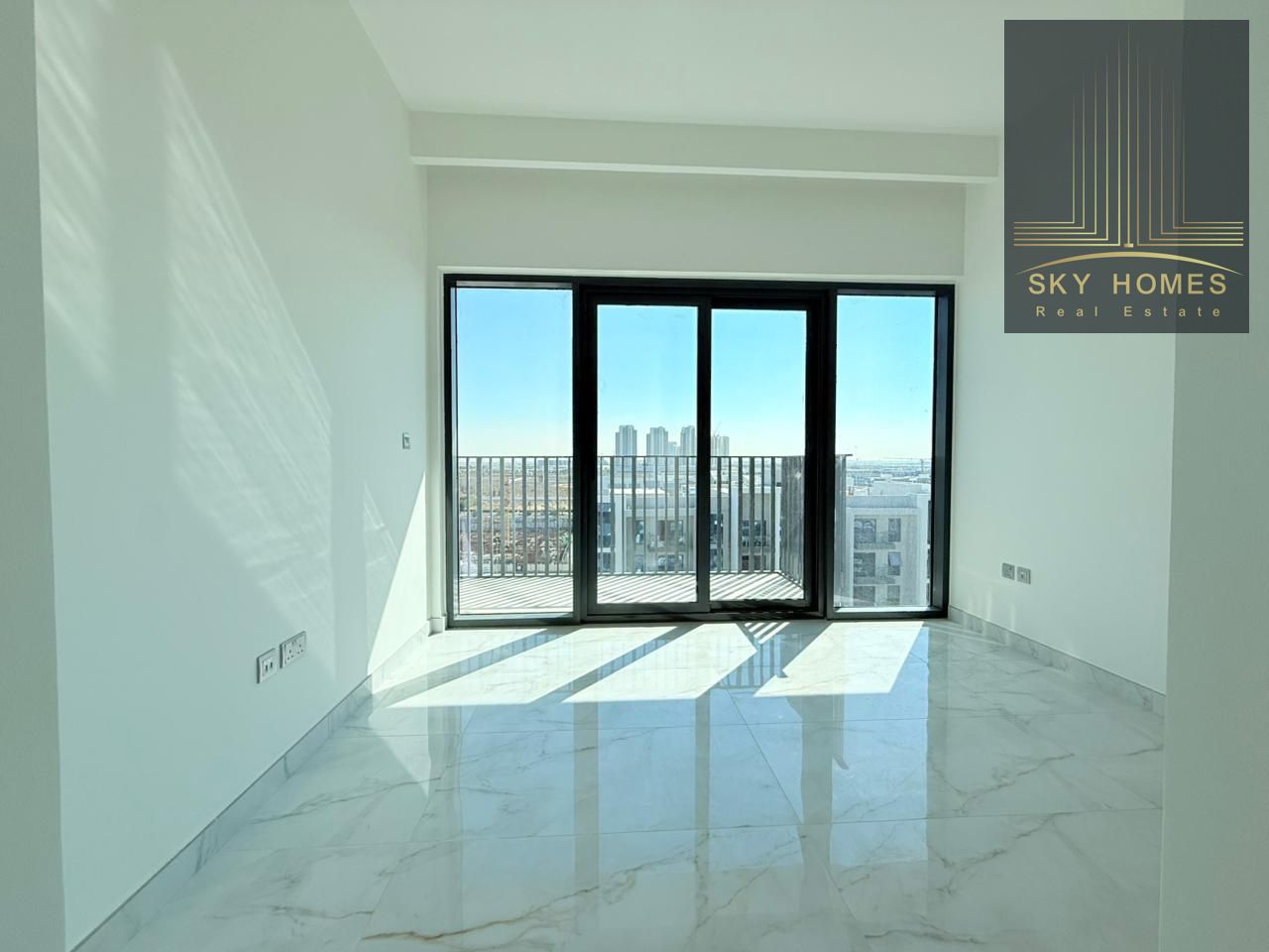 ALL NEW STUDIO APARTMENT WITH FITTED KITCHEN//CONVENIENT OFFER
