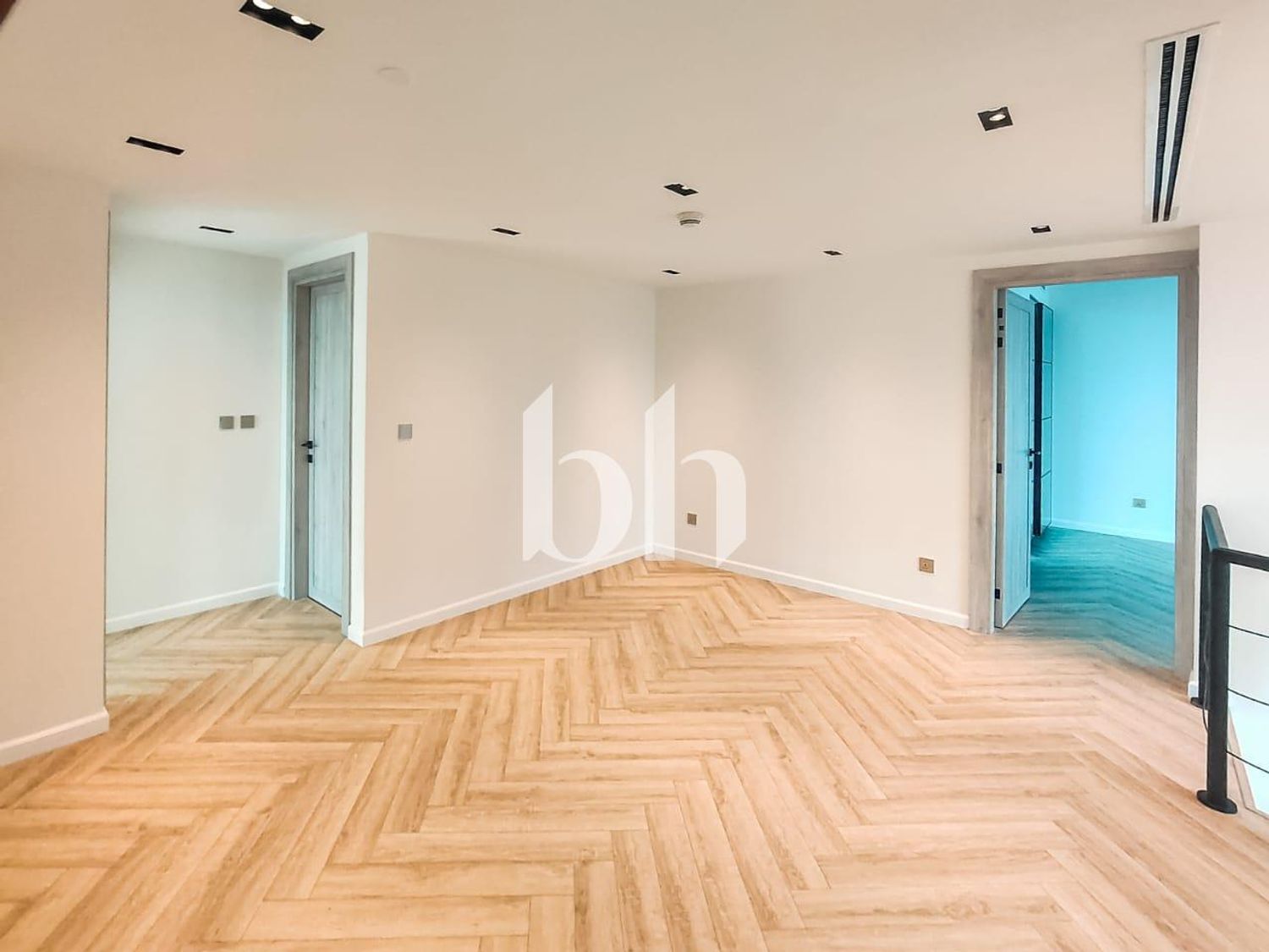 4 BR Penthouse | Spacious Terrace | Upgraded