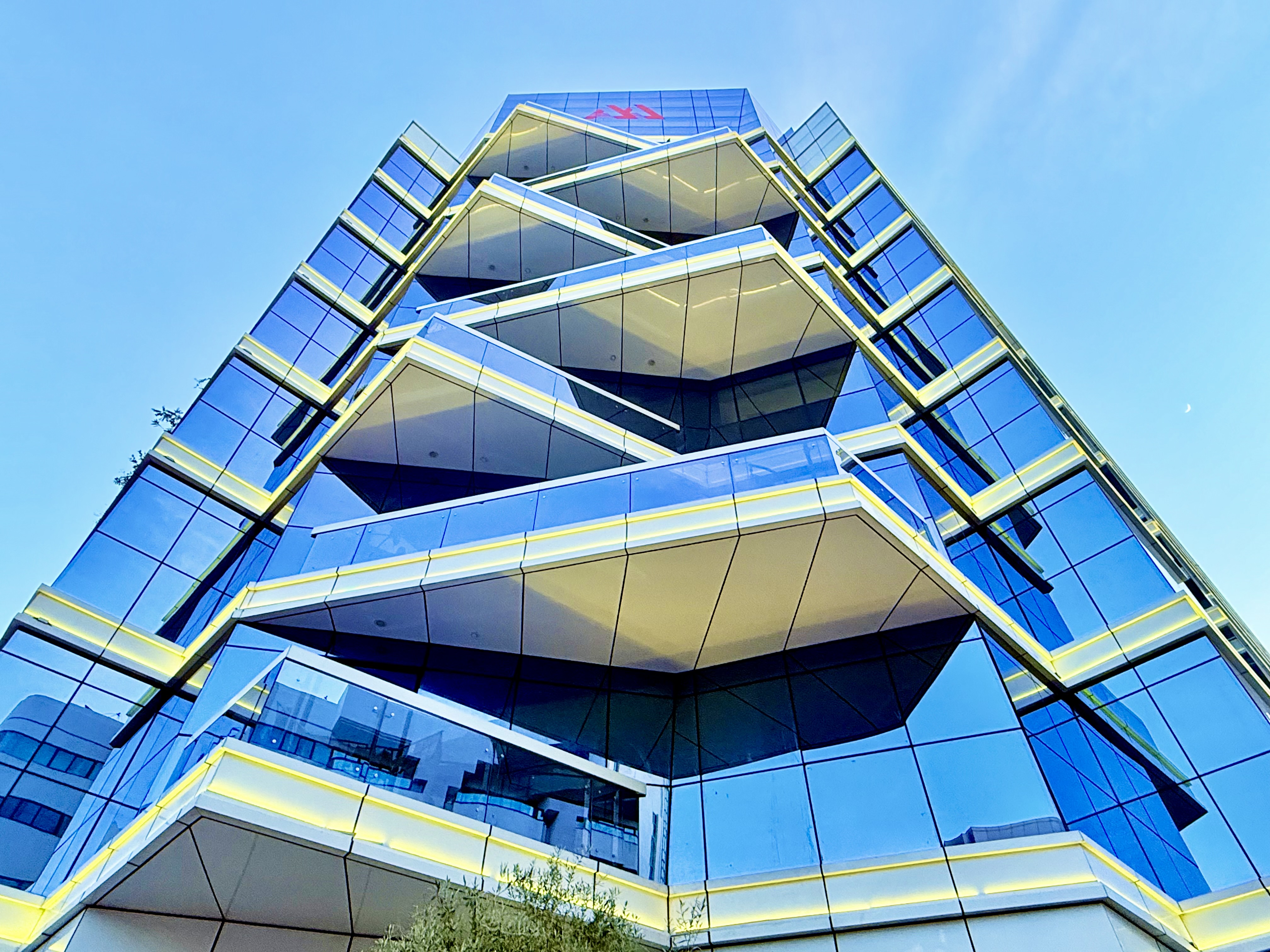 Spacious 2BR | | Elegant Layout | | Bright Appartment | | All Amenities