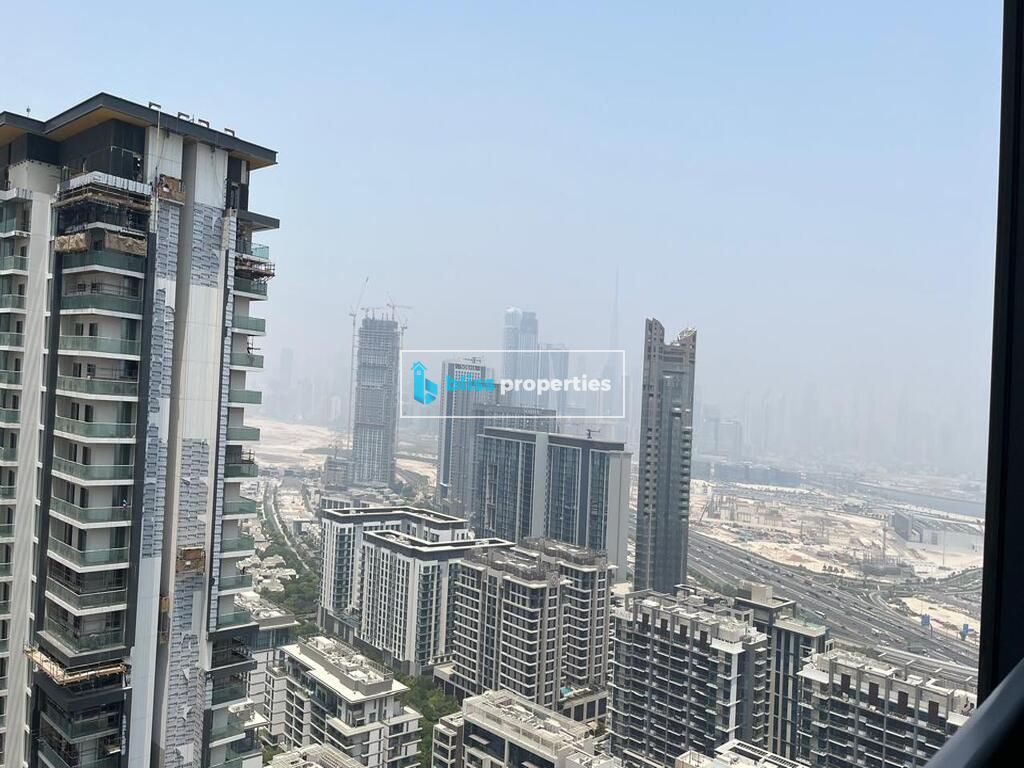 1 BR Plus Study | High Floor | Downtown View