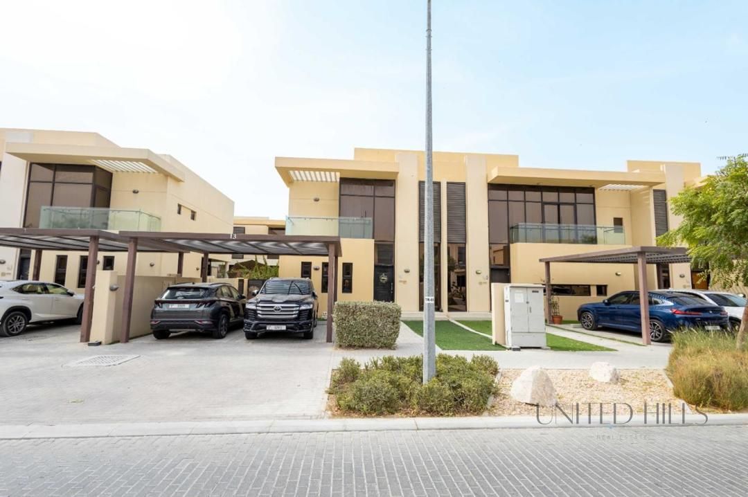 Corner Unit | Large Plot | Prime Single Row | Vacant now