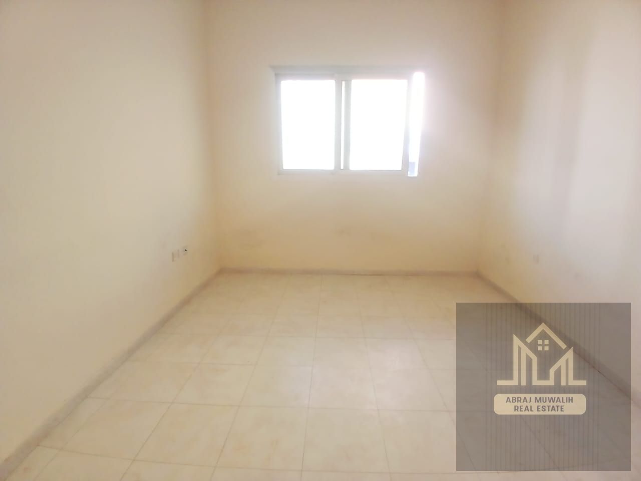 READY TO MOVE BACHLORE 1BHK JUST 34K MUWAILEH SHARJAH