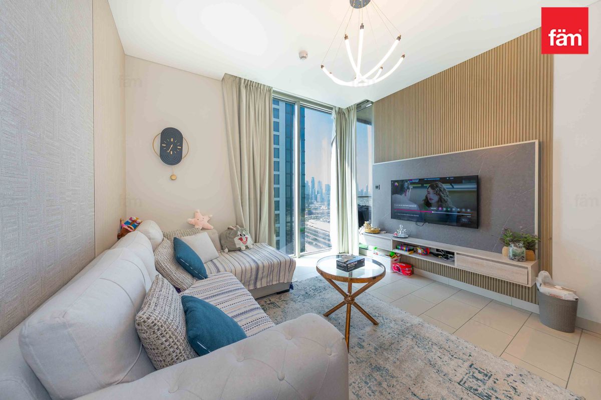 High Floor | Vacant | Upgraded And Furnished