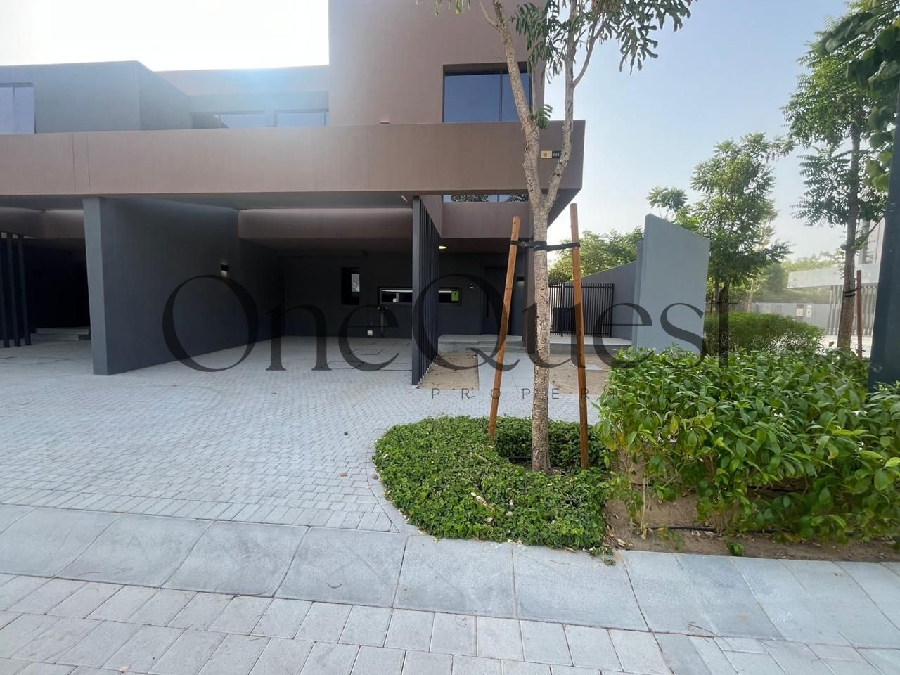 3 BR CORNER | BIG PLOT | NEAR AMENTIES